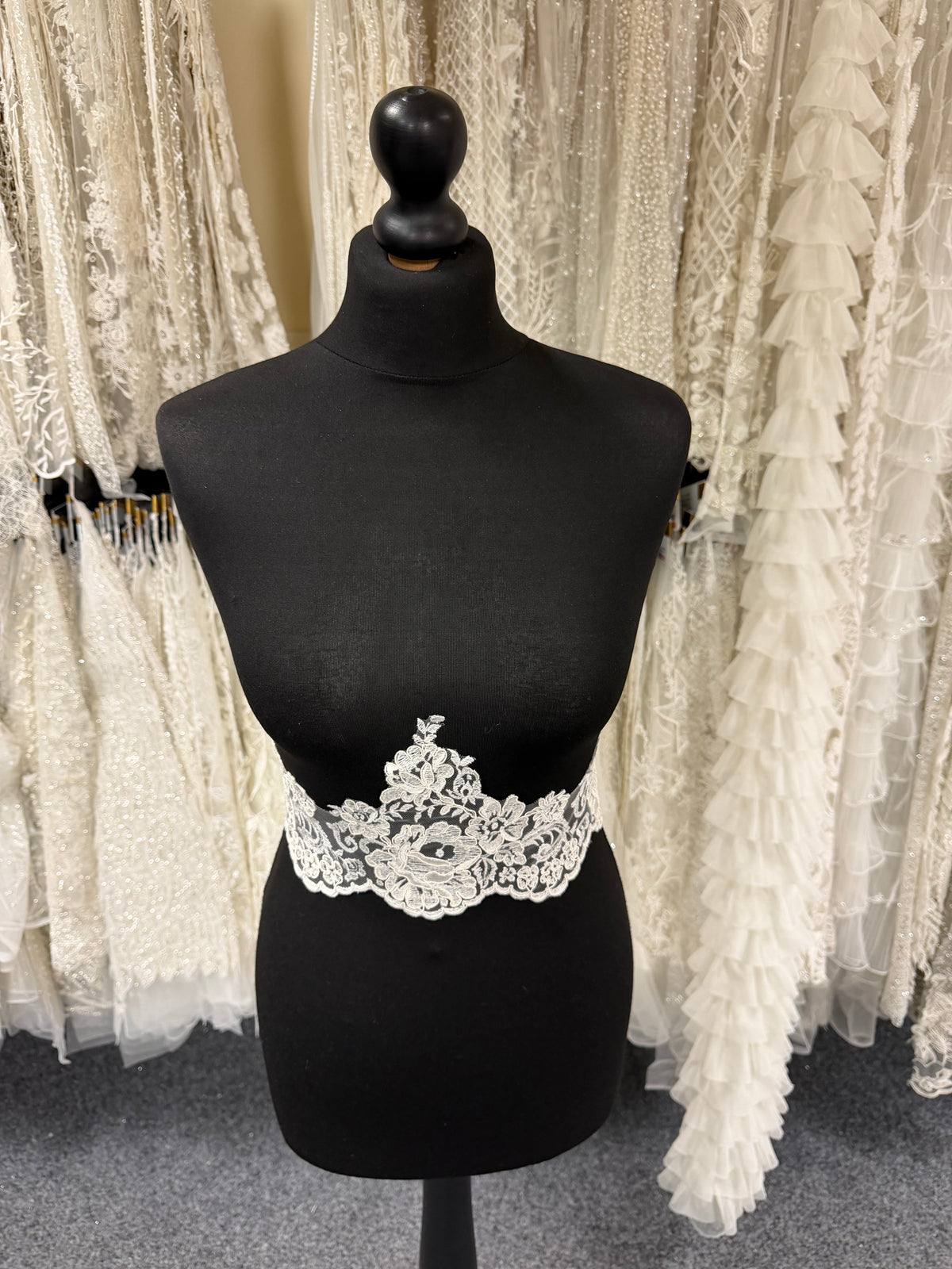 Ivory Corded Lace Trim - T393