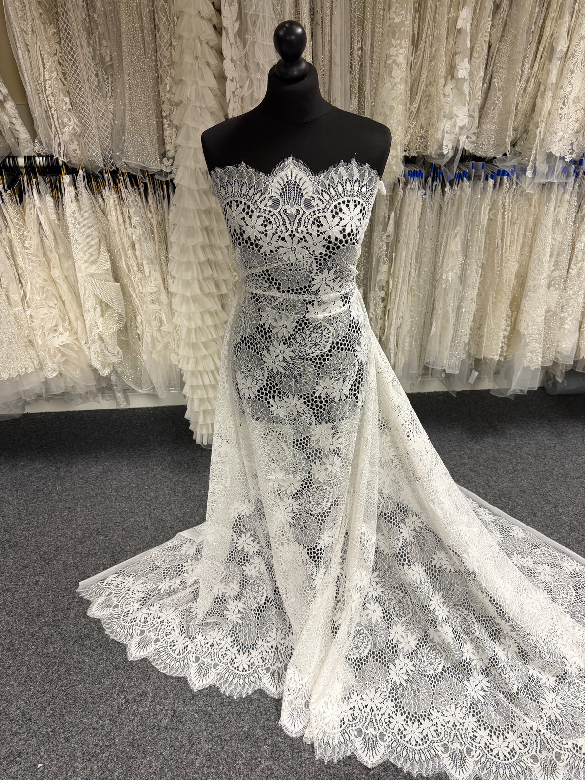 Ivory Lace - LA1013