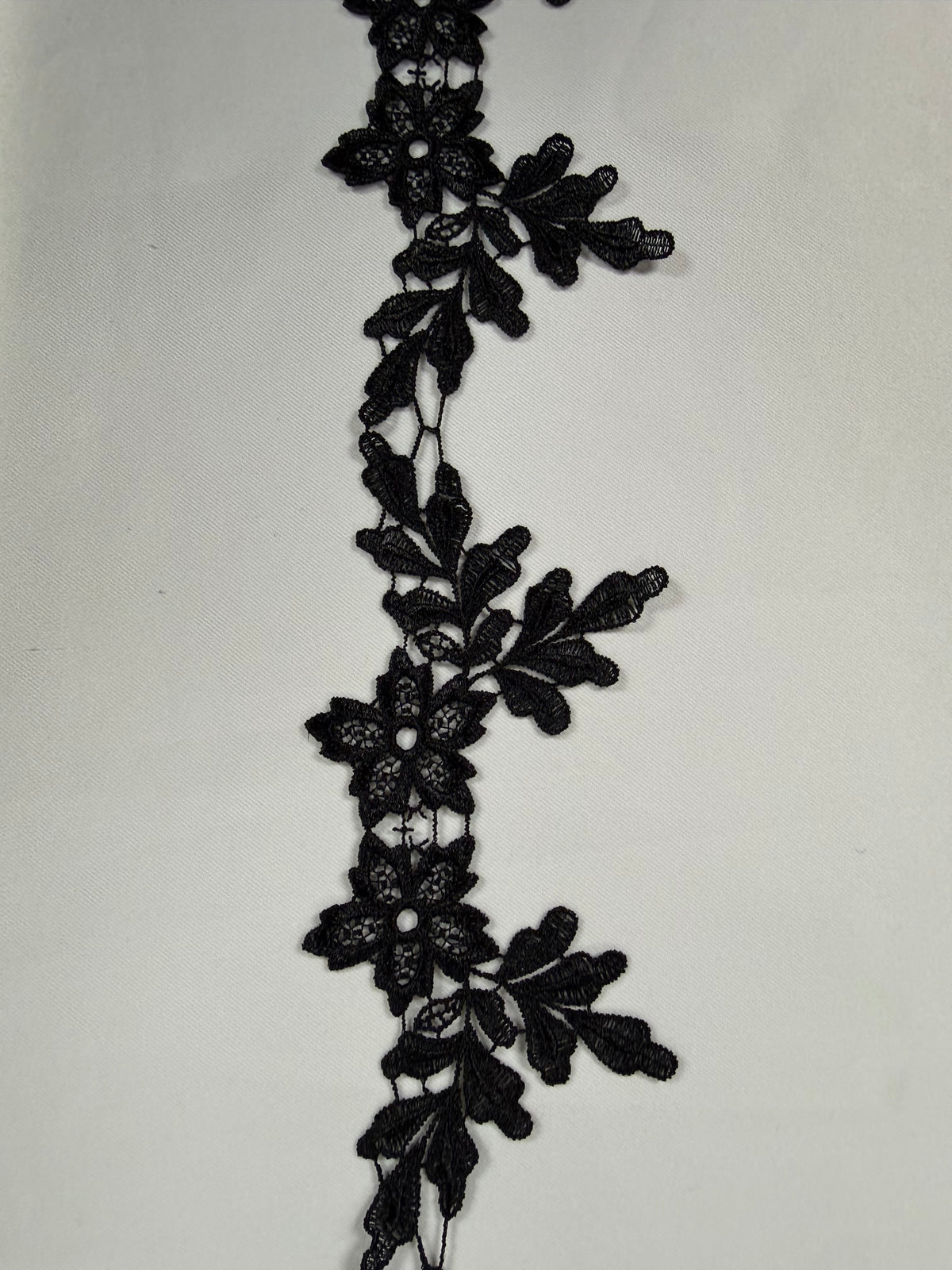 Black Guipure Lace Trim - T552