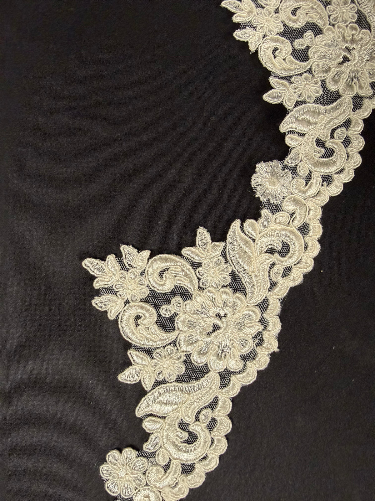 Ivory Corded Lace Trim - T803