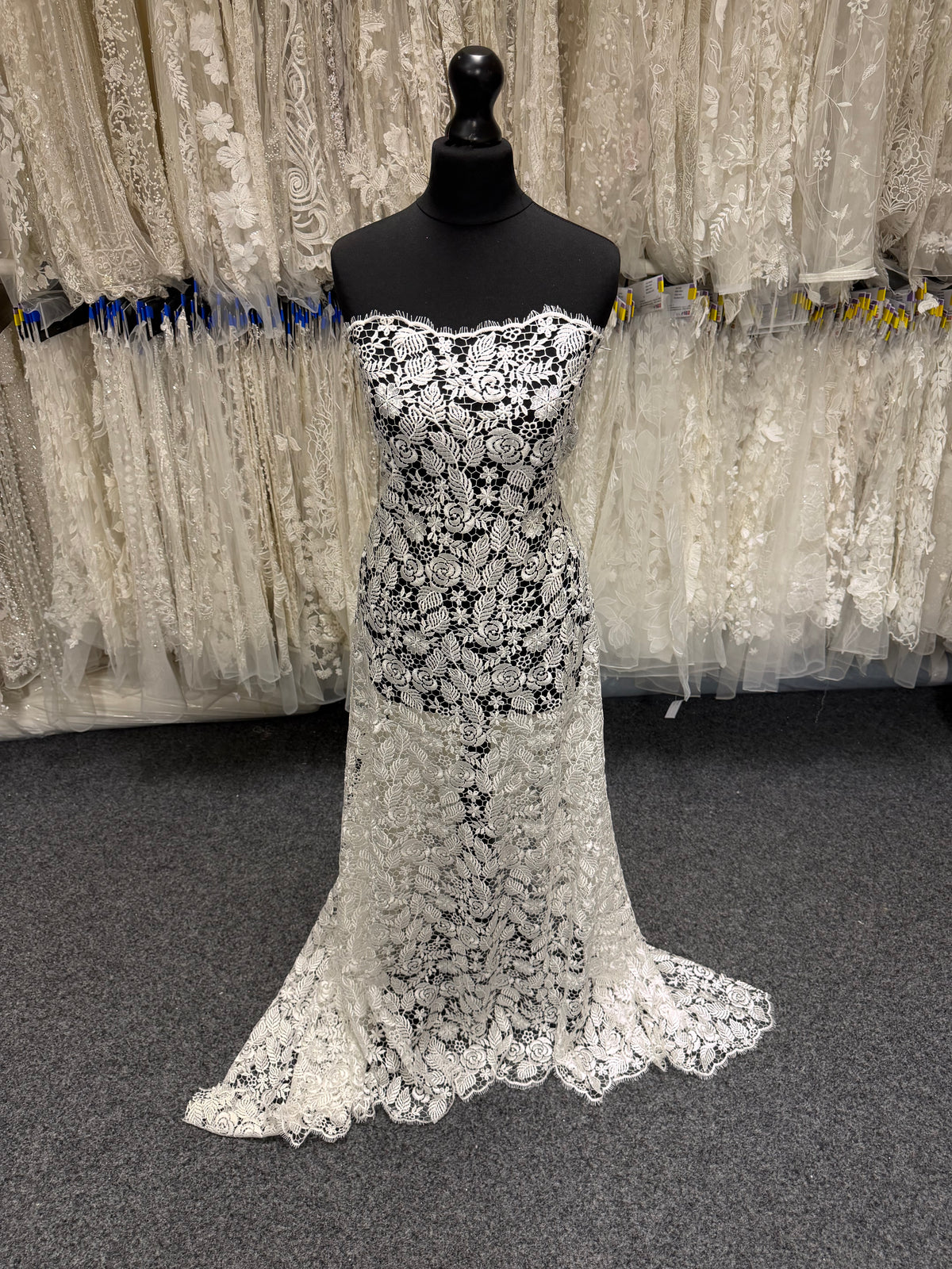 Ivory Guipure Lace - P428
