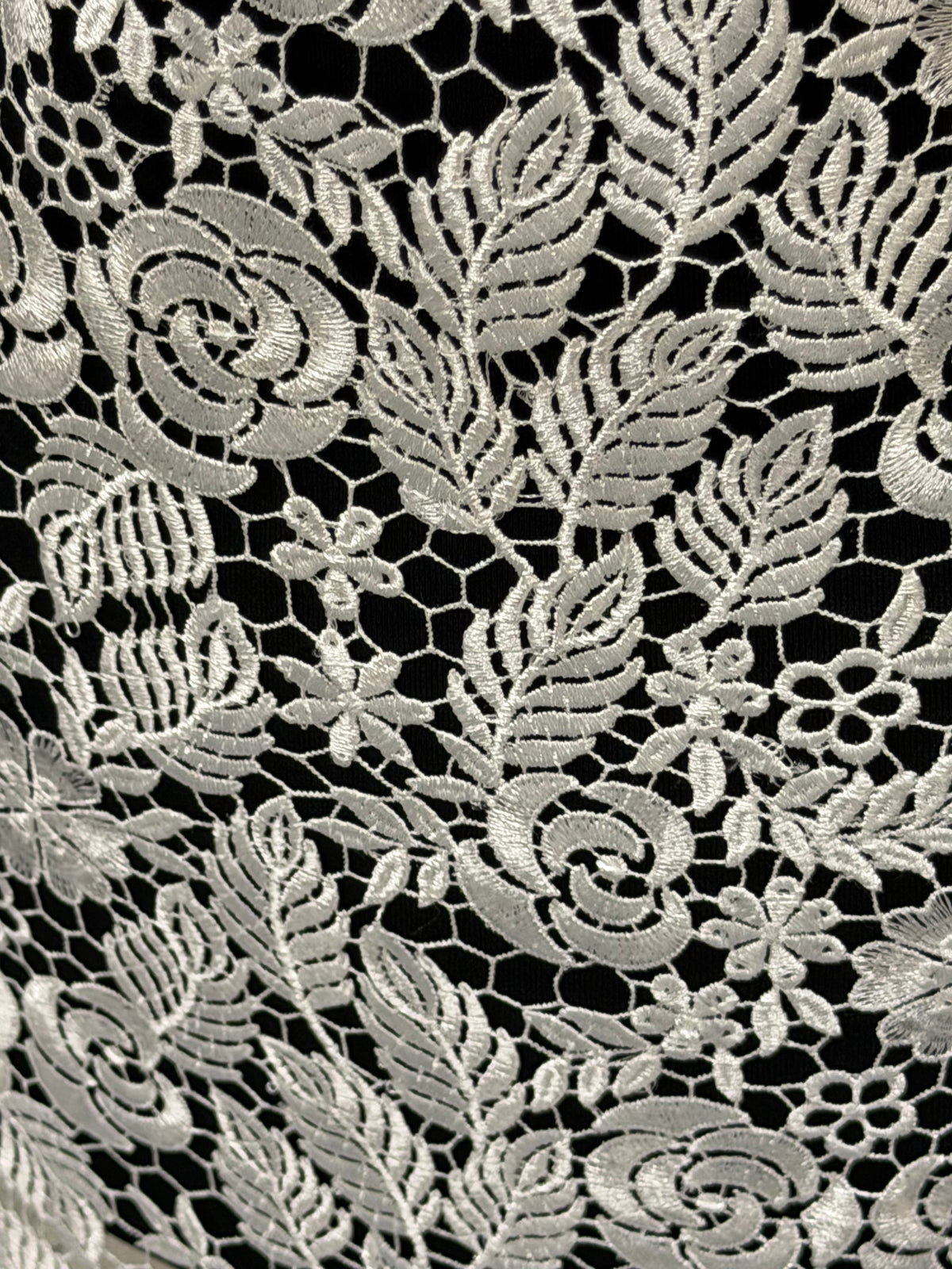 Ivory Guipure Lace - P428