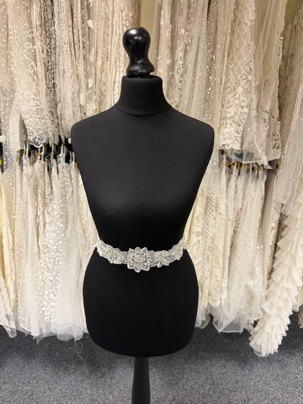 Ivory/Silver Beaded Sequin Edging - T471