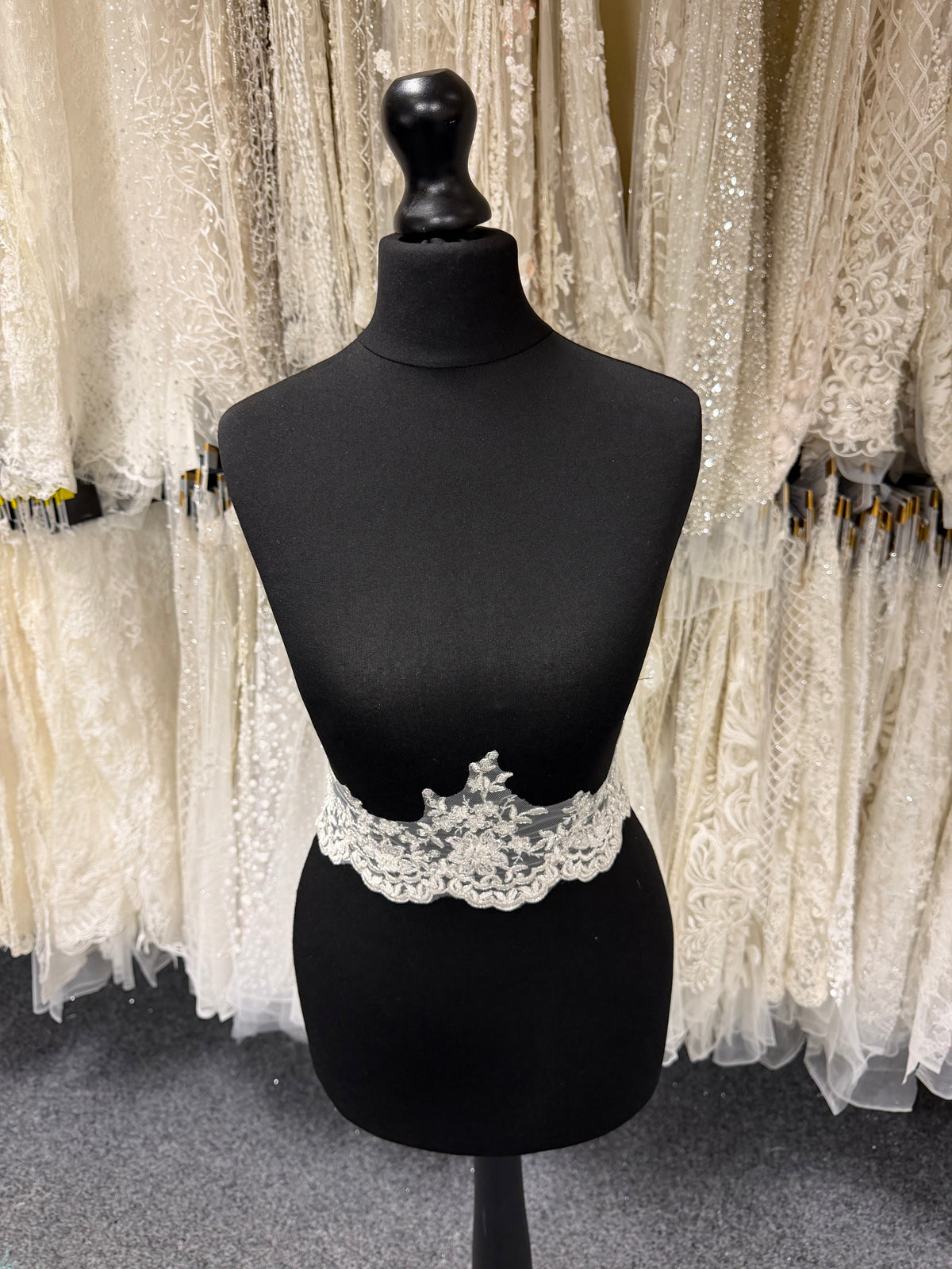 Ivory/Silver Beaded Edging - T236