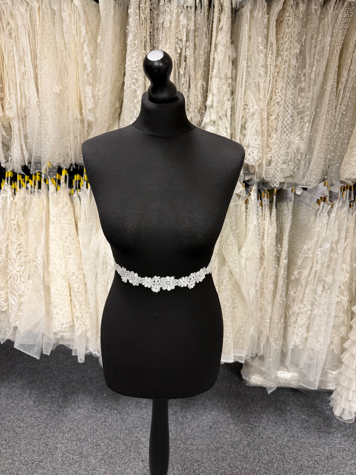 Ivory Embroidered Lace Trim - T934