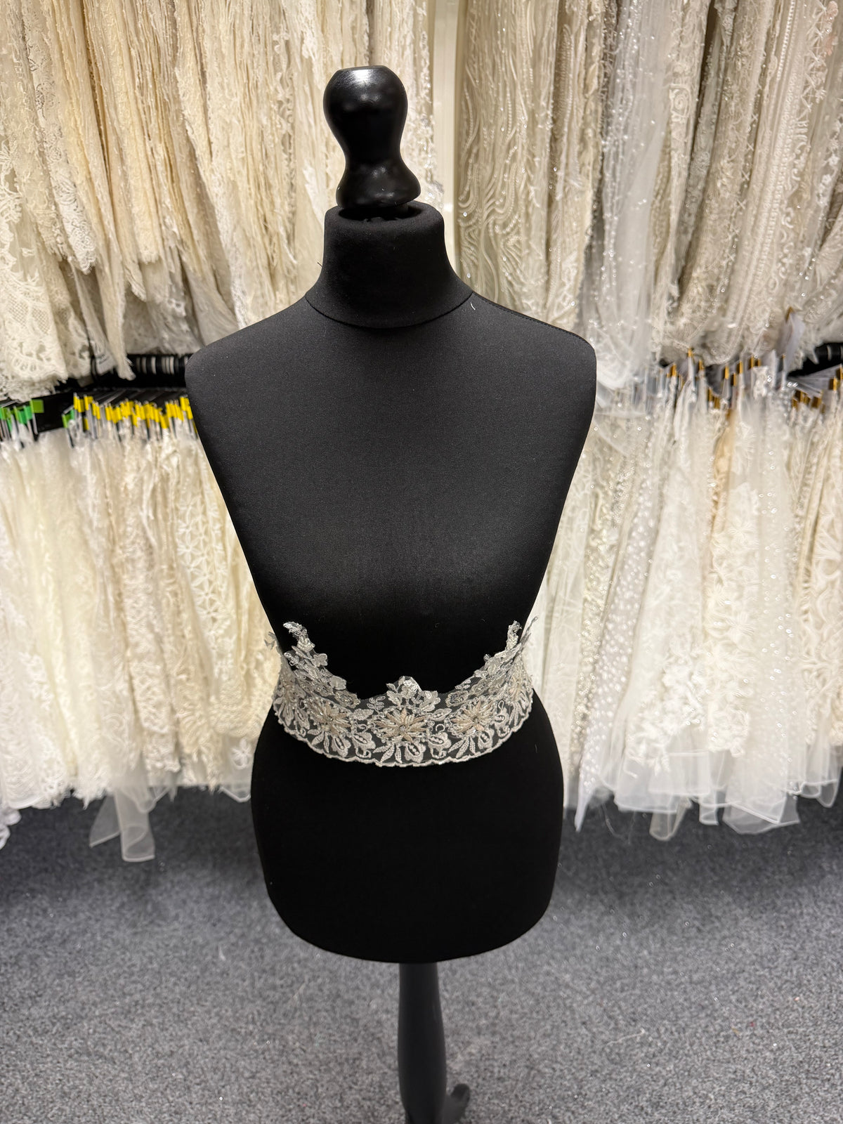 Ivory/Champagne Beaded Sequin Edging - T133