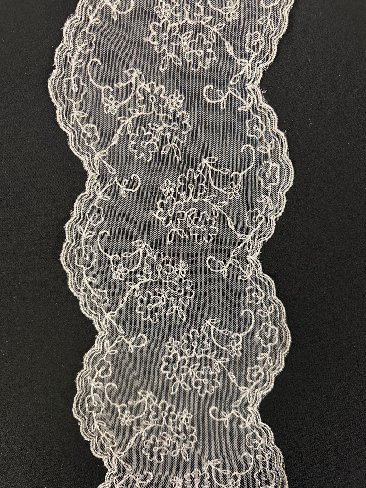 Silver/Ivory Beaded Edging - T37