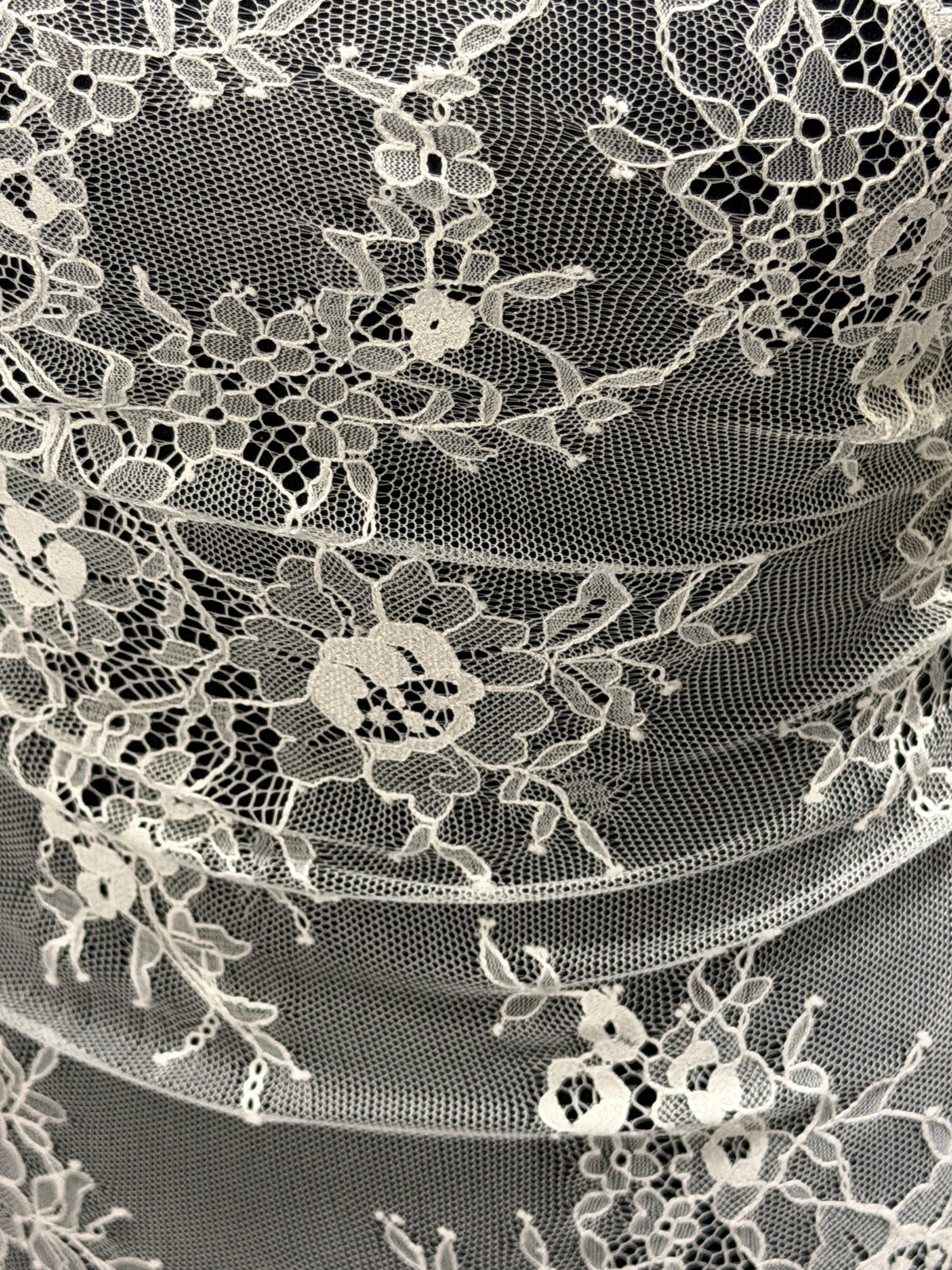 Ivory Leavers Lace - P873