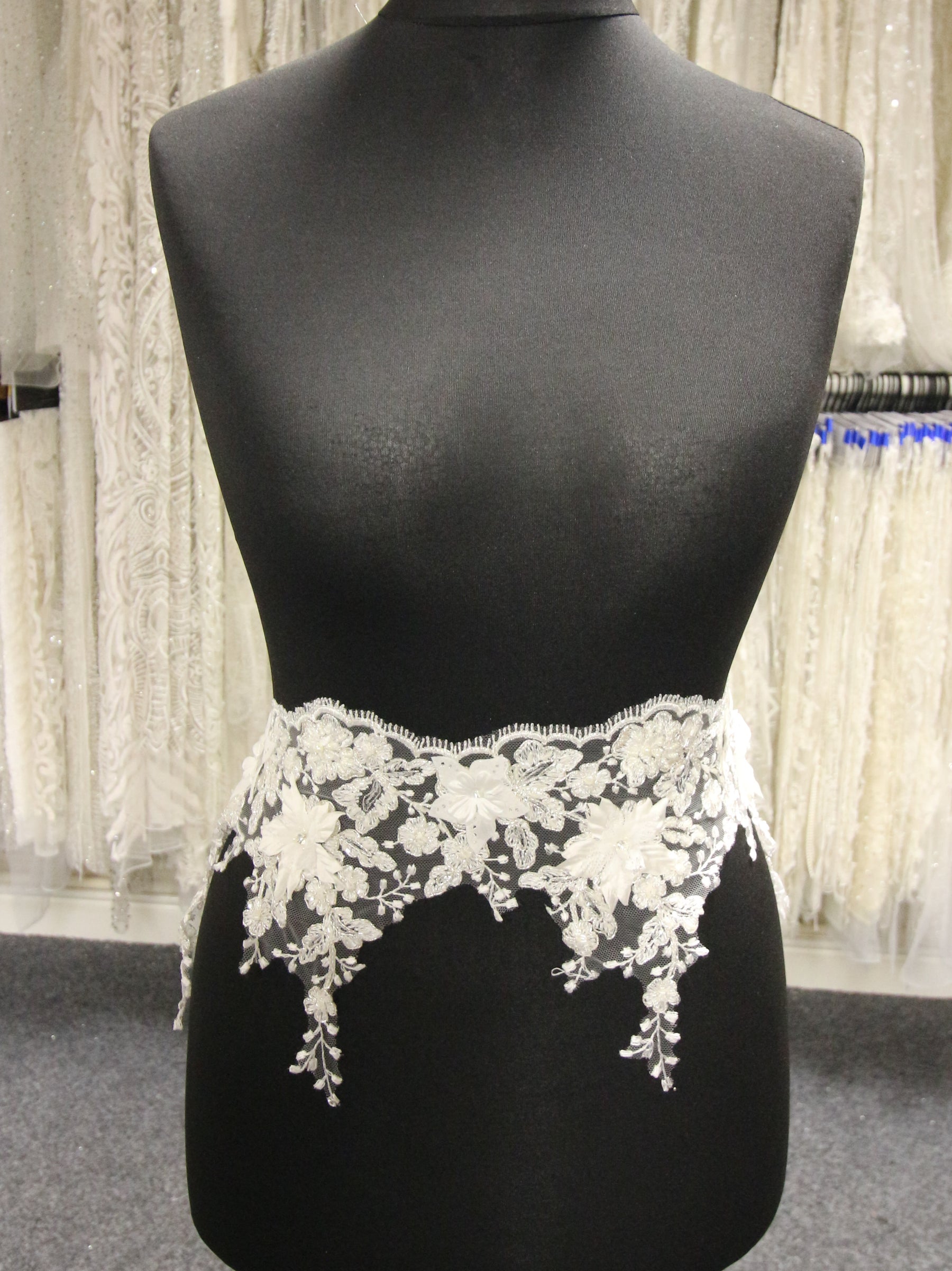 Ivory Flower Lace Trim - Naomi