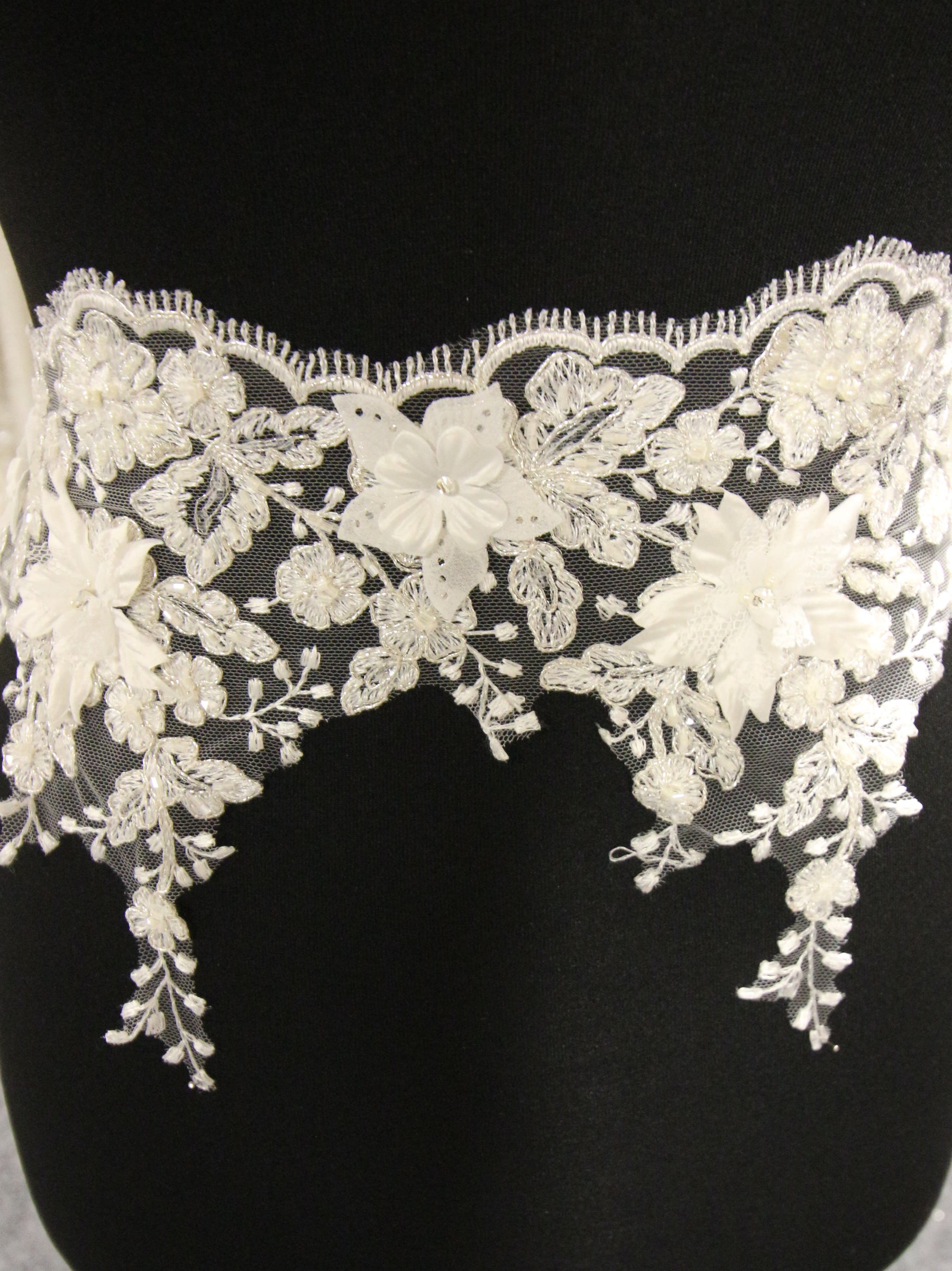 Ivory Flower Lace Trim - Naomi