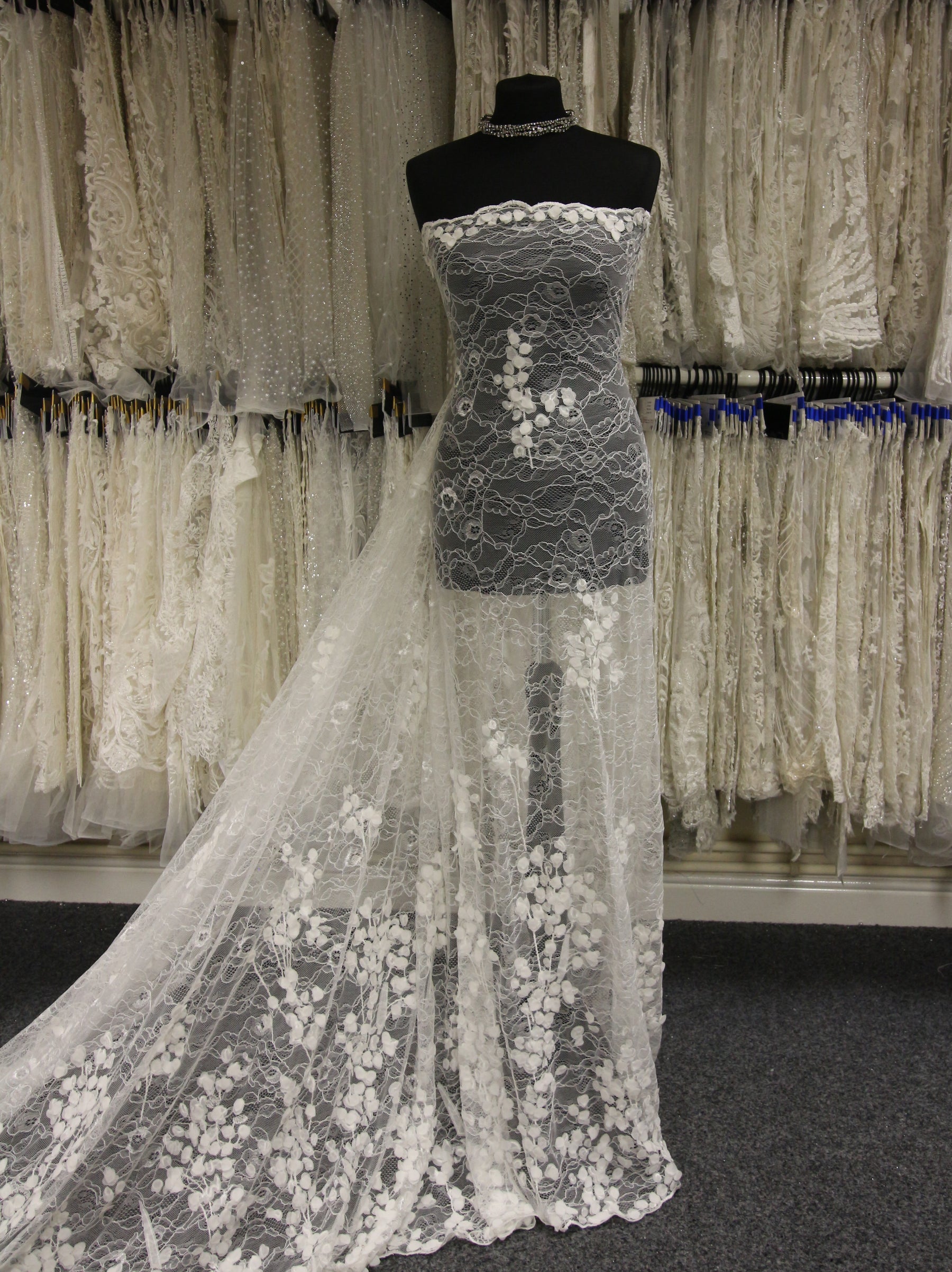 Ivory 3D Raschel Lace - Lyrex