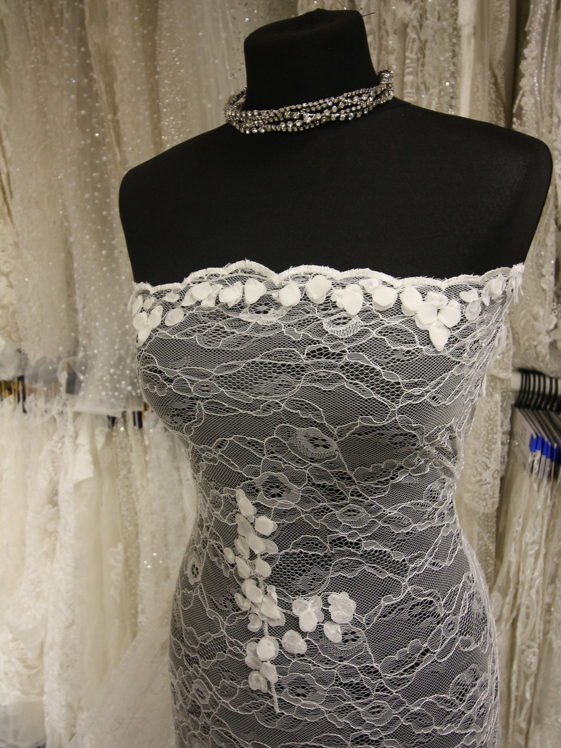 Ivory 3D Raschel Lace - Lyrex