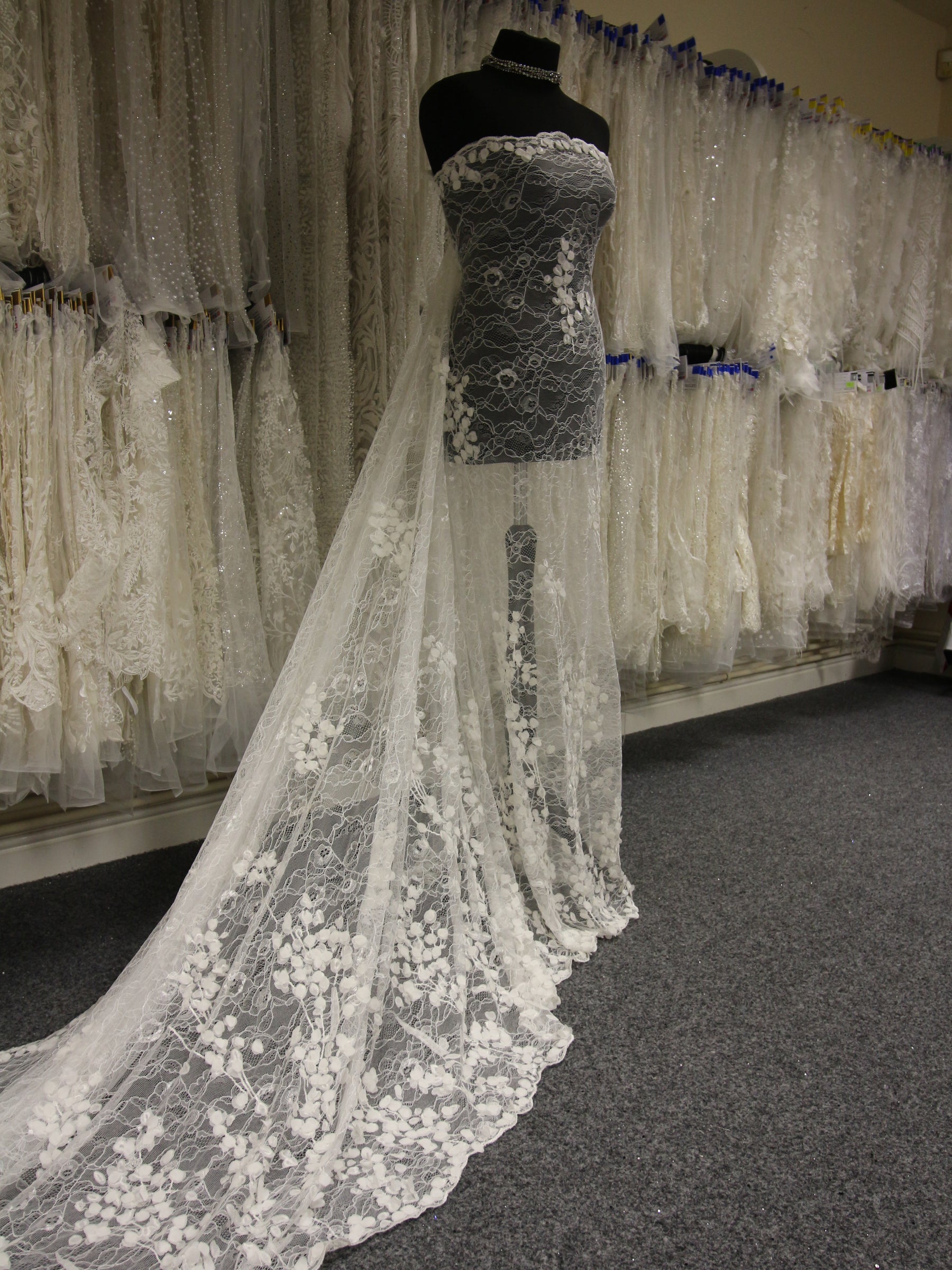 Ivory 3D Raschel Lace - Lyrex