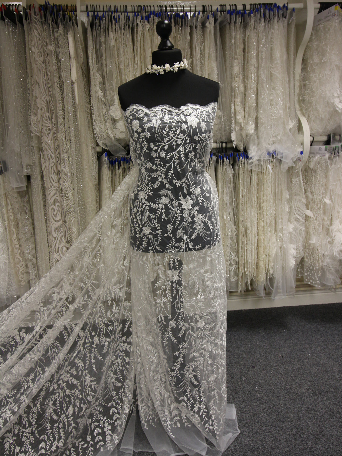 Ivory Embroidered Lace - Rocia