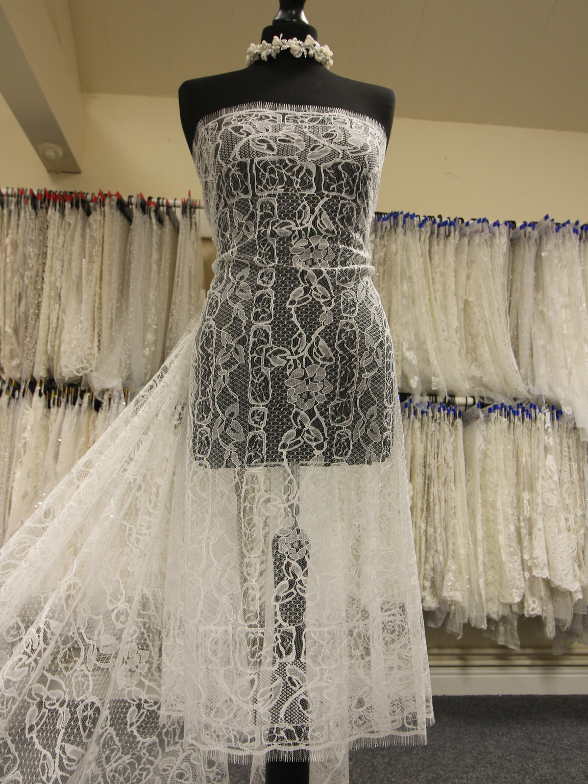 Ivory Chantilly Lace - Nuance