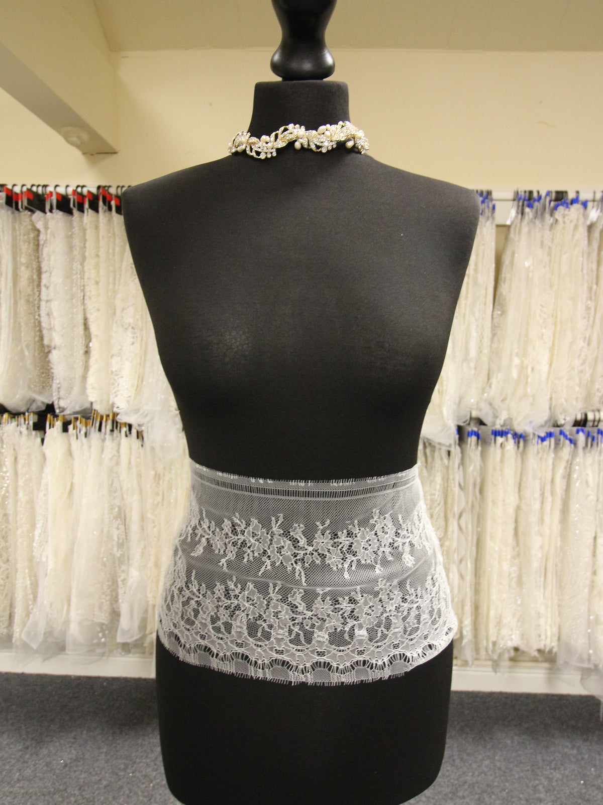 Ivory Chantilly Lace Trim -  Amapola