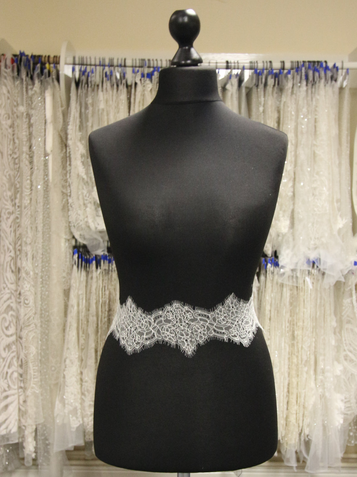 Ivory Chantilly Lace Trim - Kai