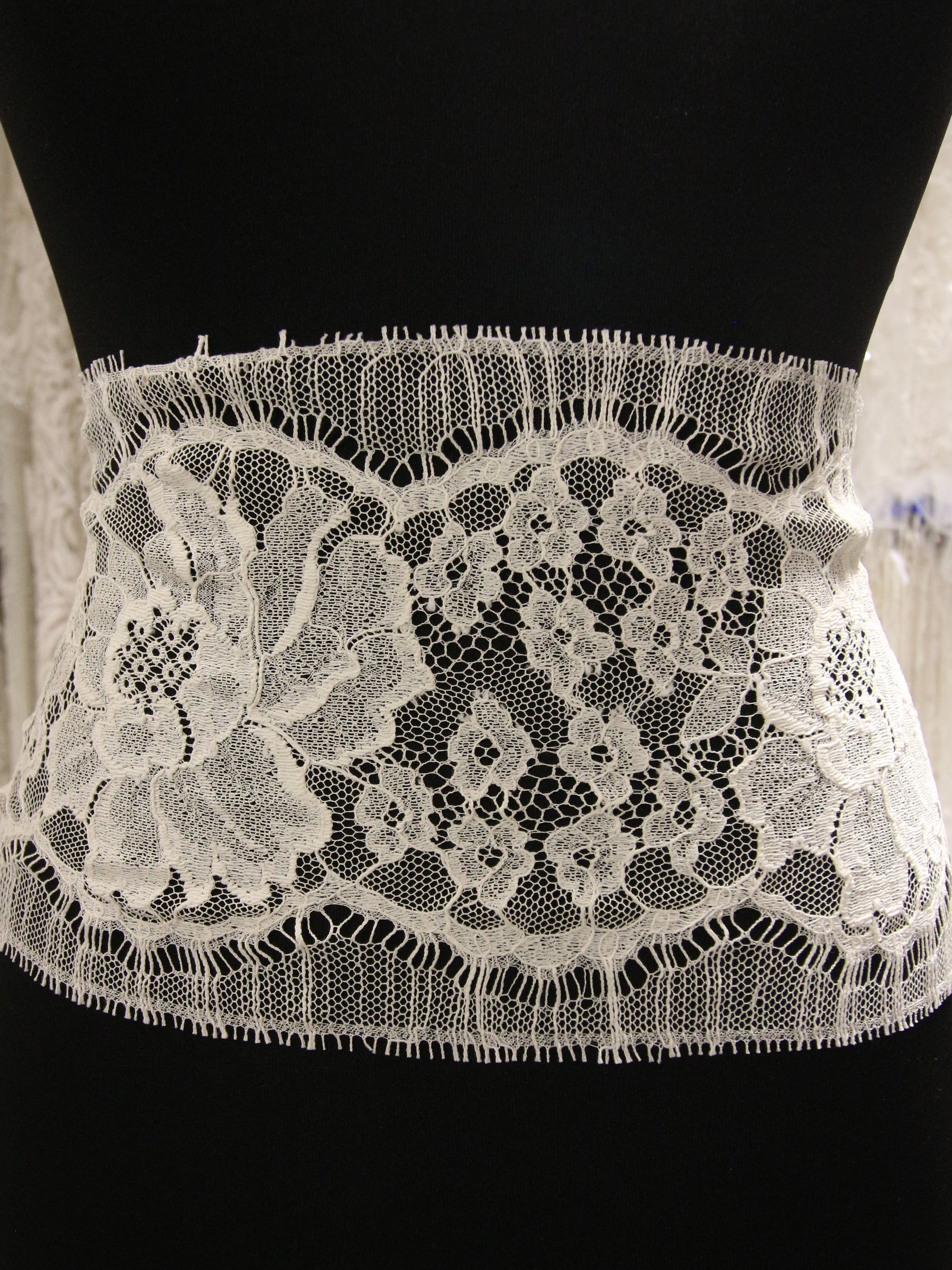 Ivory Chantilly Lace Trim - Lyra