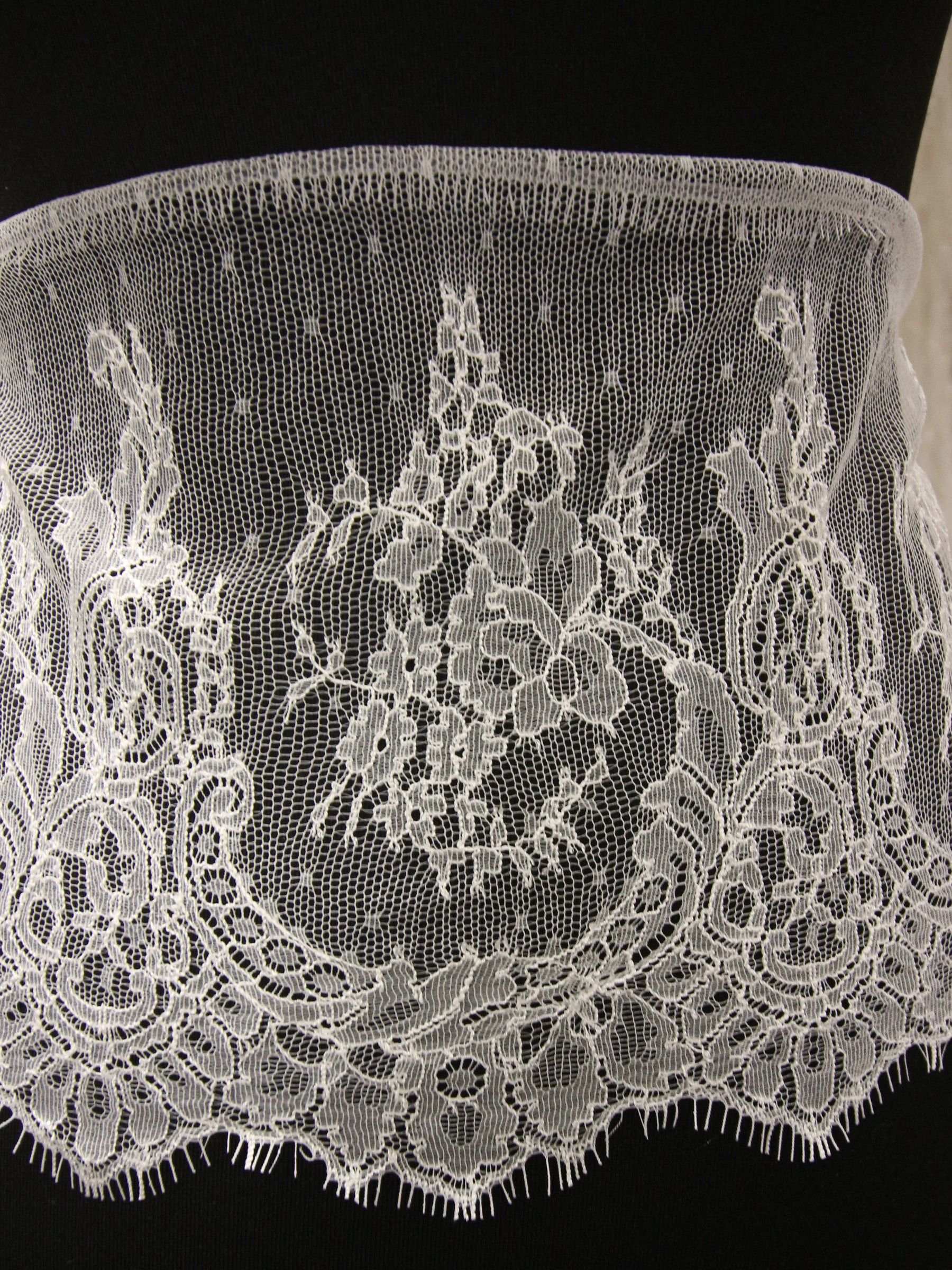 Ivory Chantilly Lace Trim - Sienna