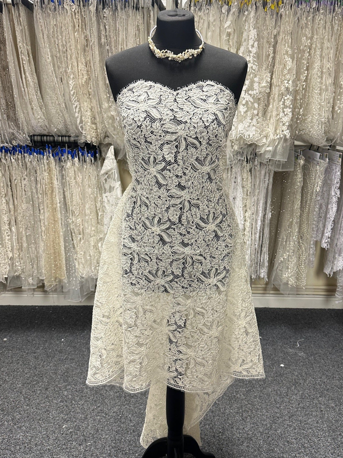 Ivory Chantilly Lace Ailsa
