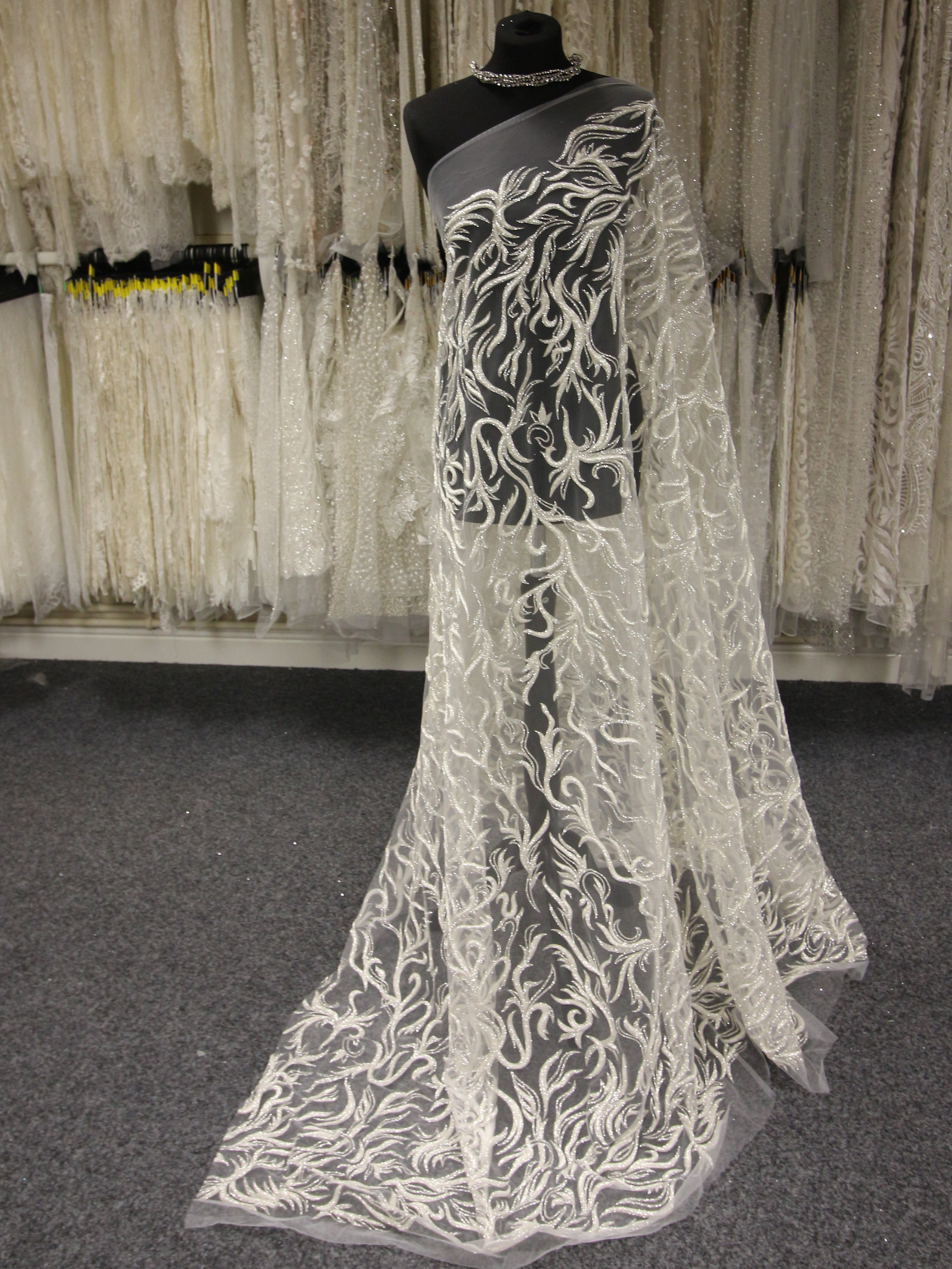 Ivory Glitter Lace Commune
