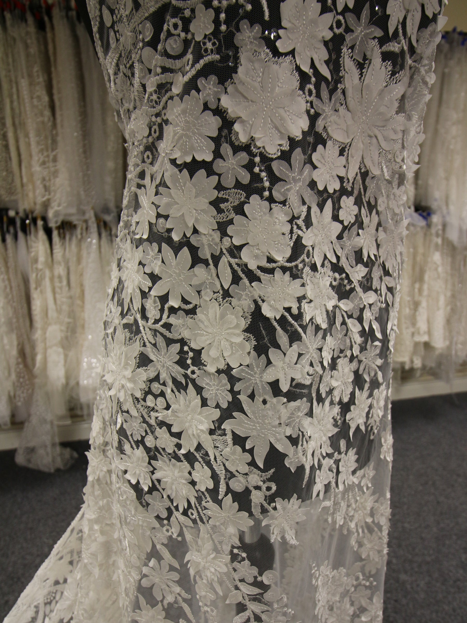 Ivory Floral Lace – Bertrand