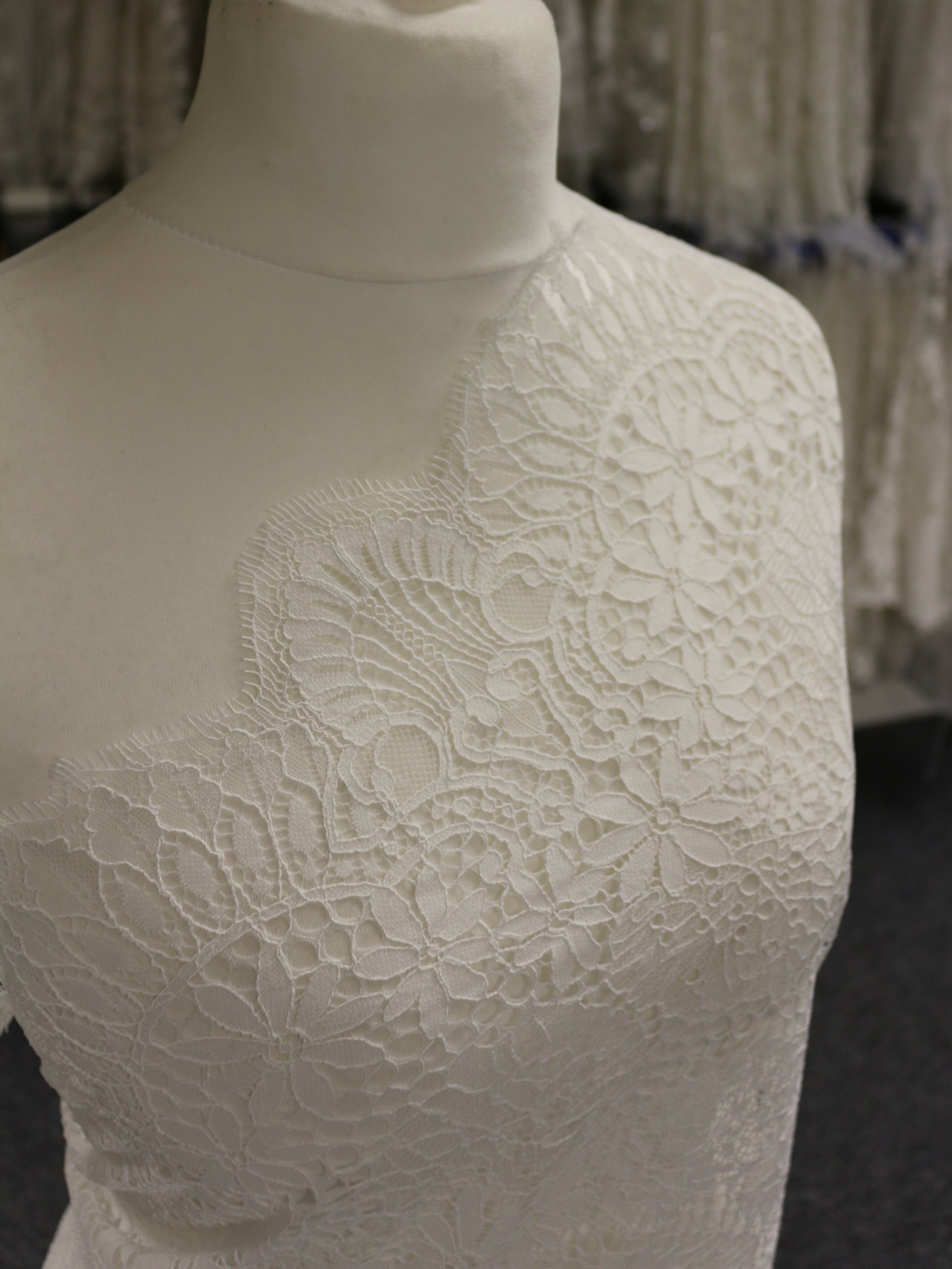 Ivory Raschel Lace - Ferdinande