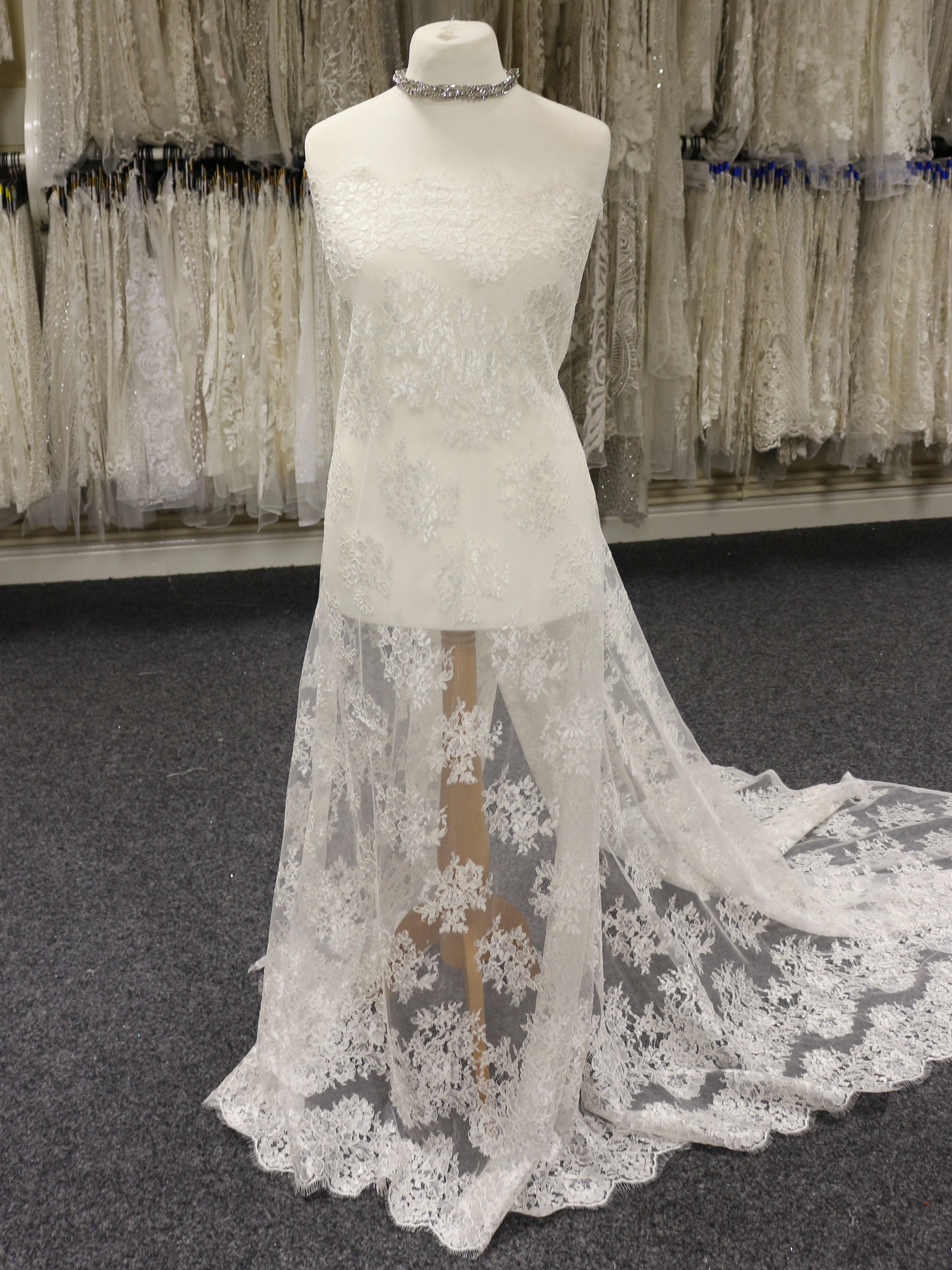 Ivory Crystal Lace Kimatra