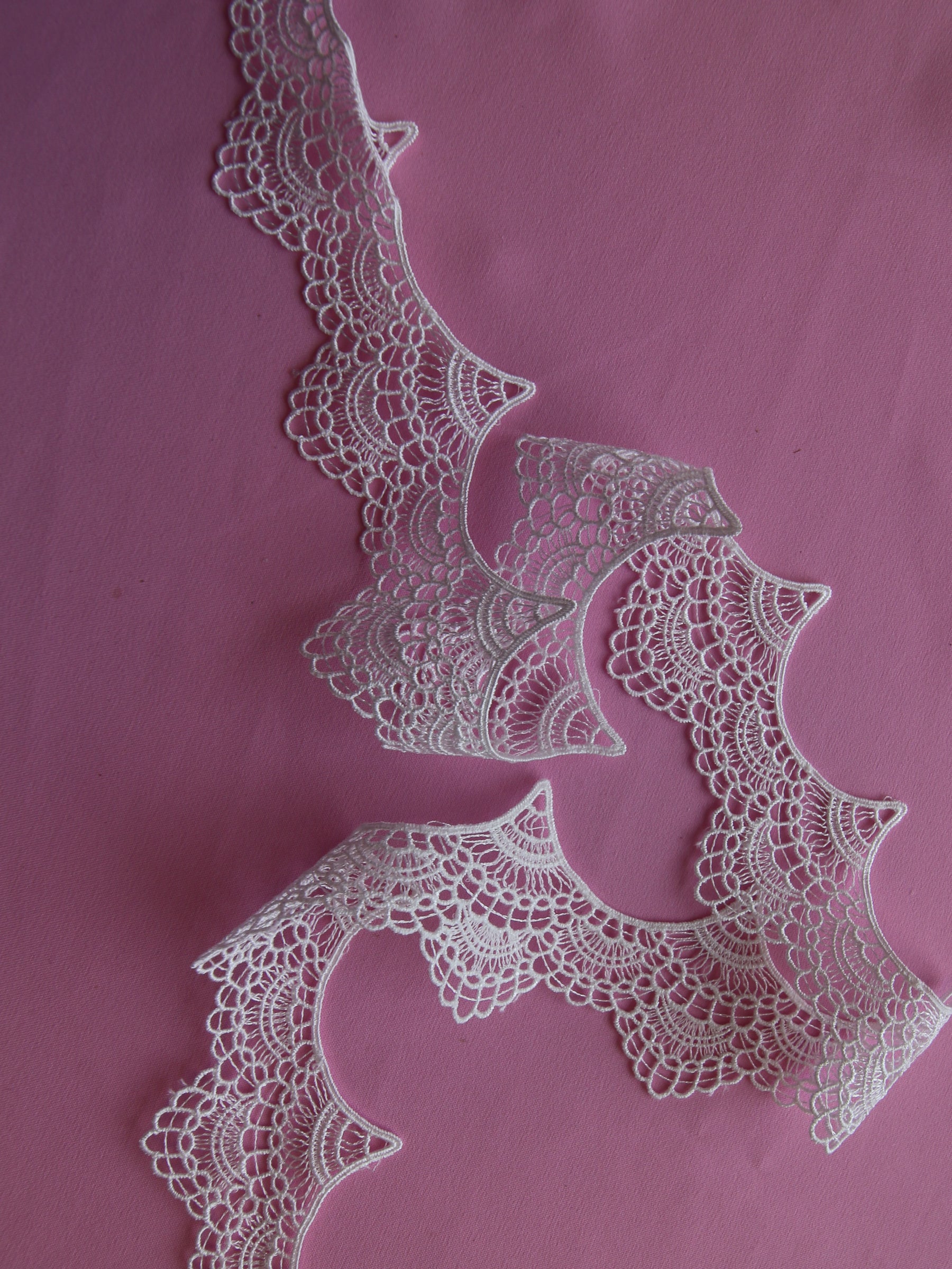 Ivory Lace Trim - Cedar