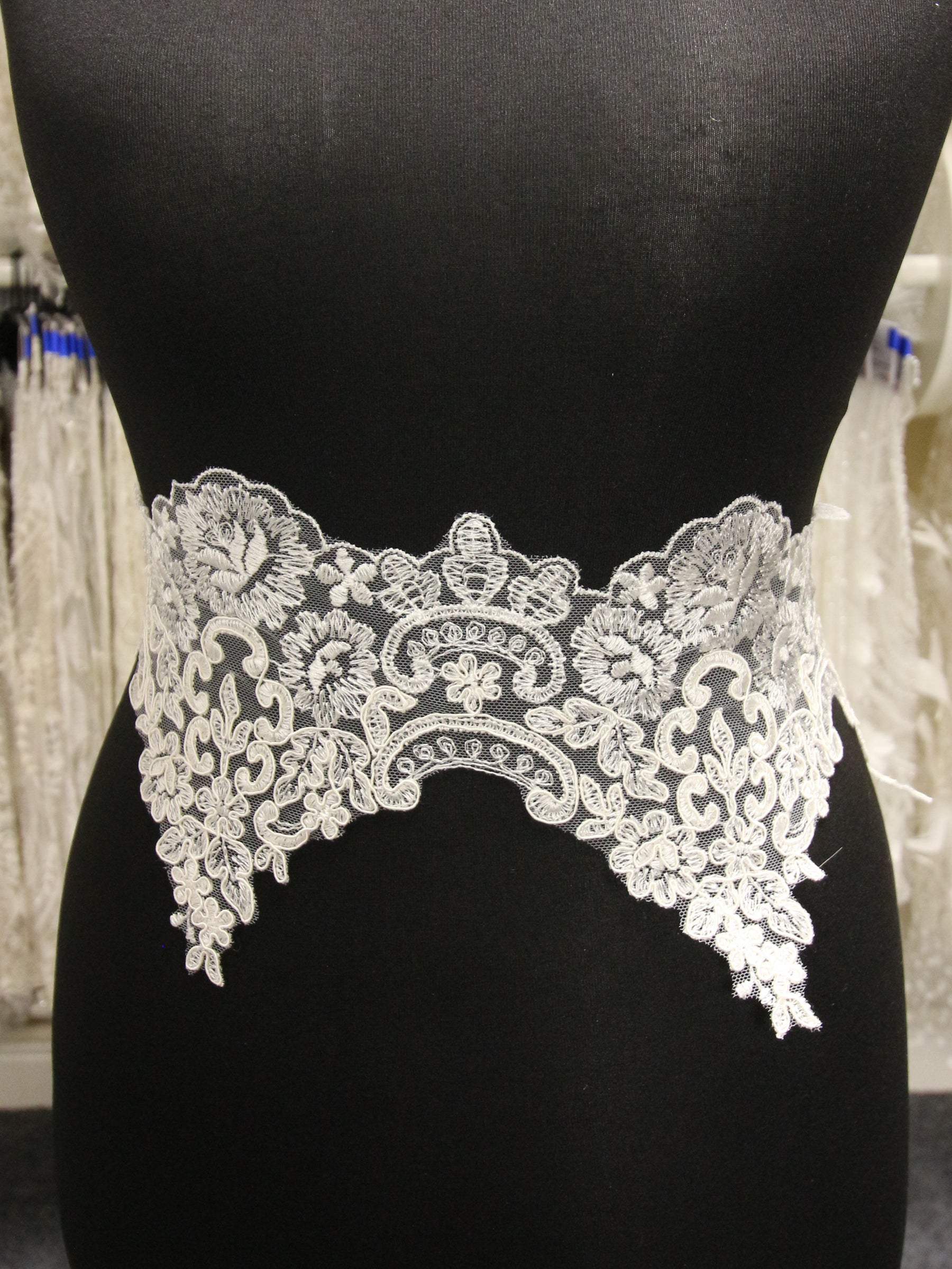 Ivory Corded Lace Trim - Gwendoline