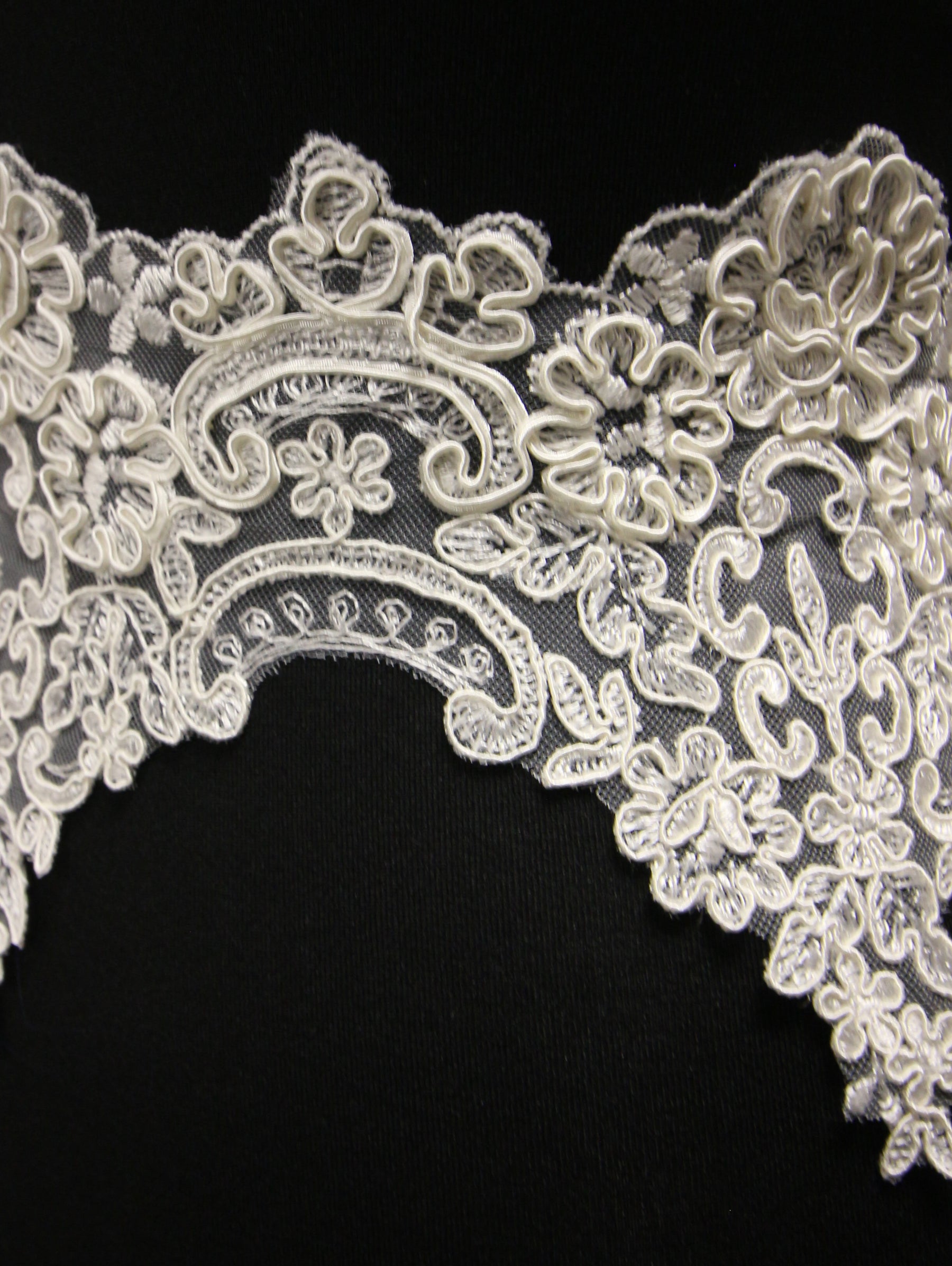 Ivory Corded Lace Trim - Belinda