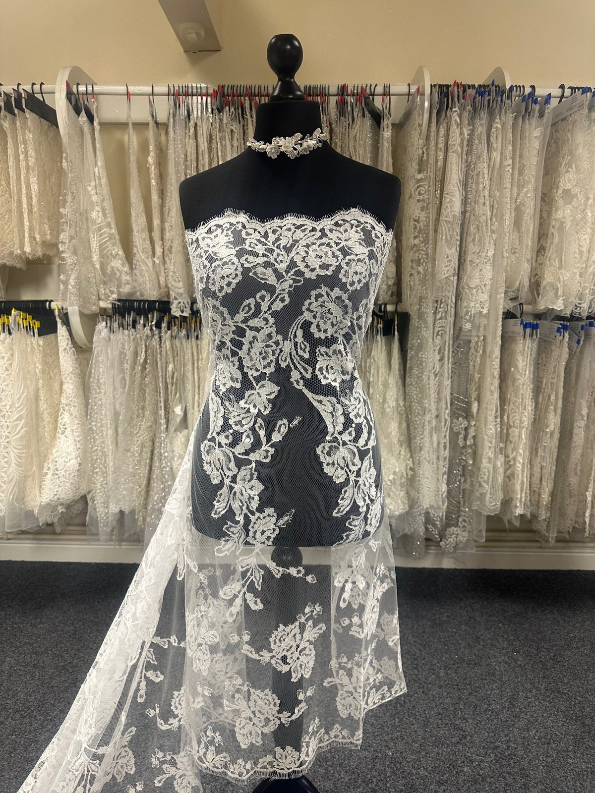 Ivory Chantilly Lace - Lizette