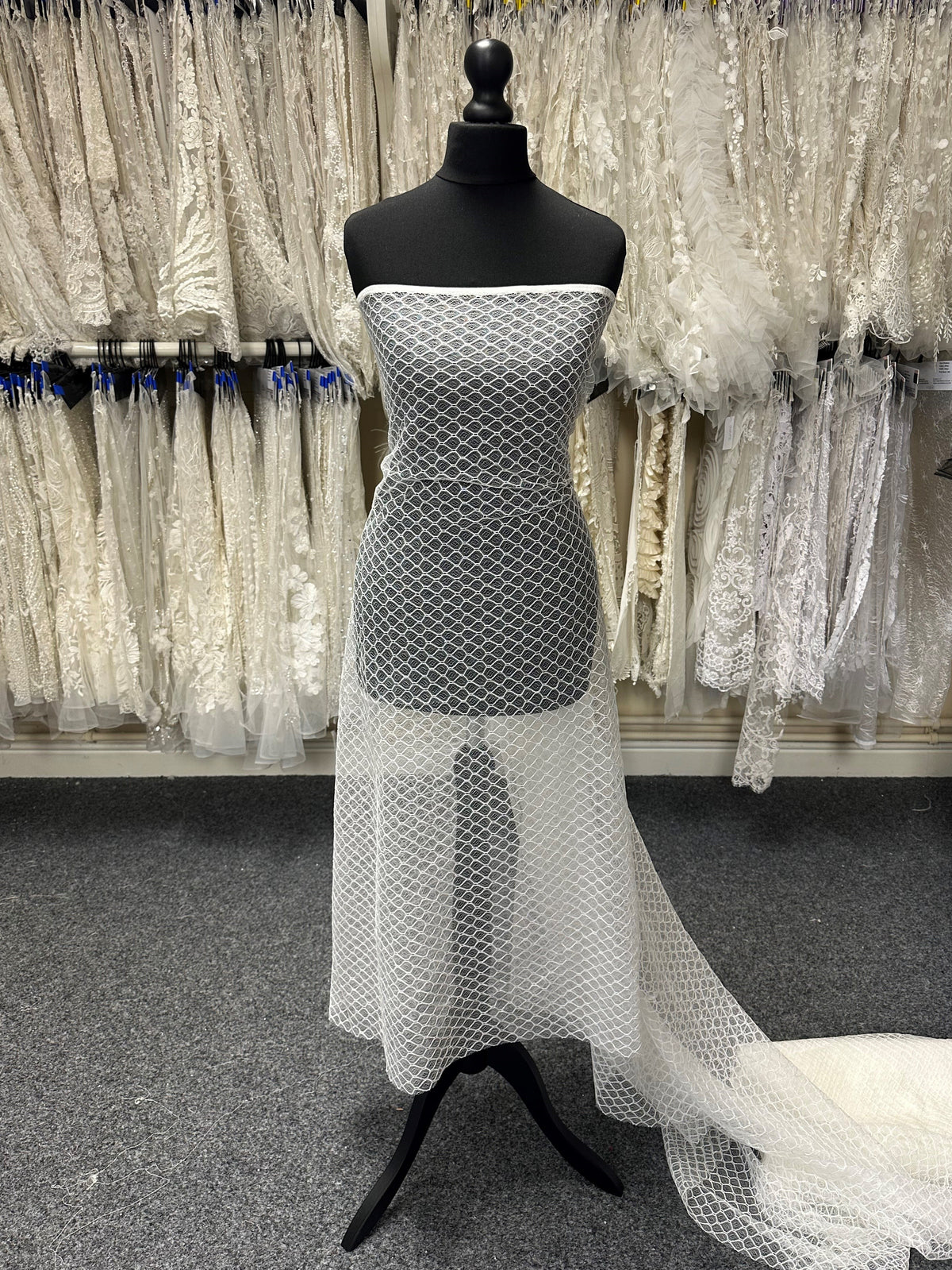 Ivory Chantilly Lace - Chablis