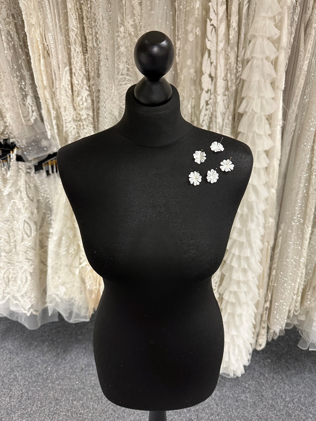 Pale Ivory Laser Cut Flower - MM0027 (pack of 144)