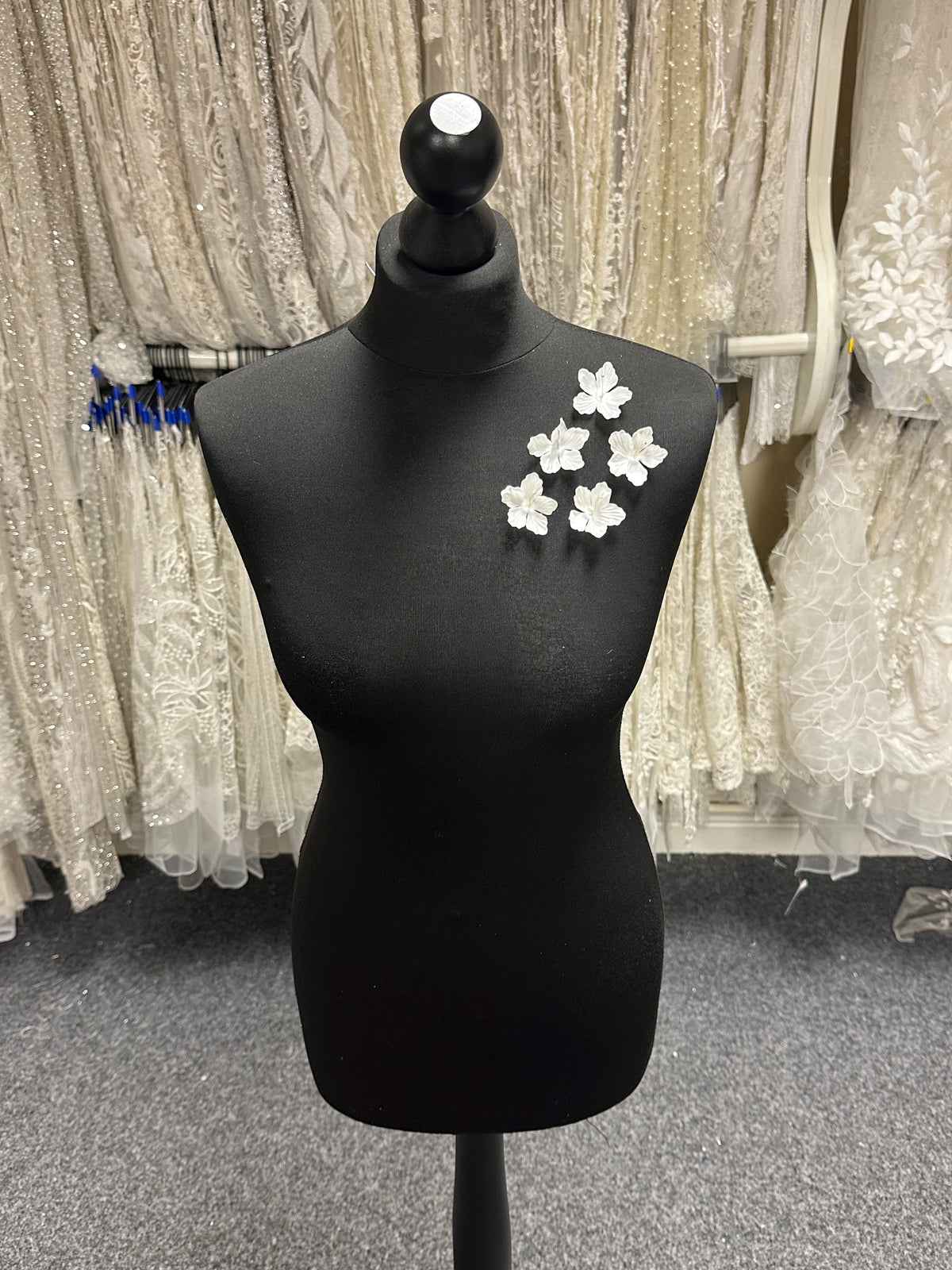 Pale Ivory 5 Petal Flowers - MM0030 (Bag of 144)