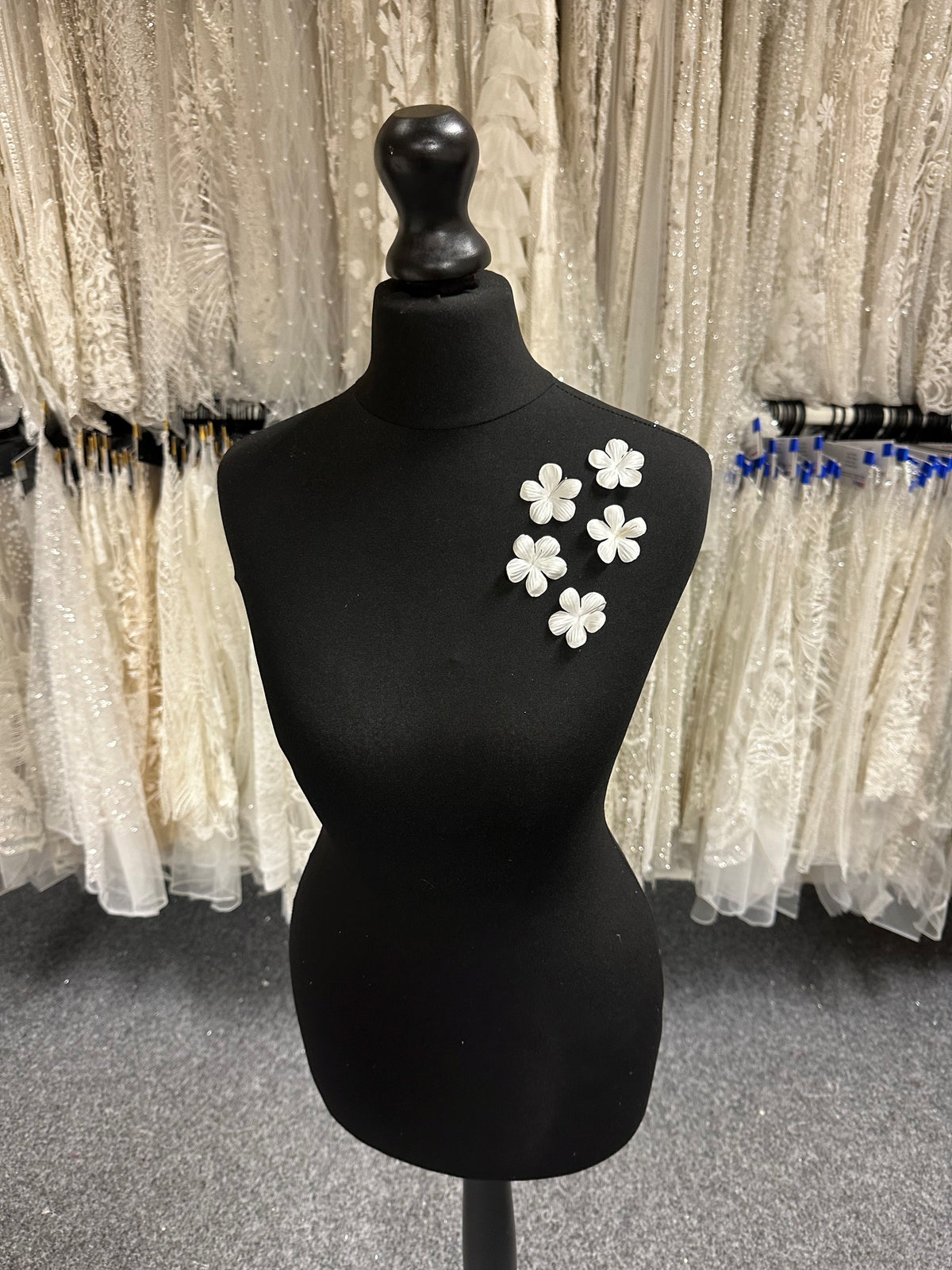 Pale Ivory Eco 6 Petal Flowers - MM0033 (Bag of 144)