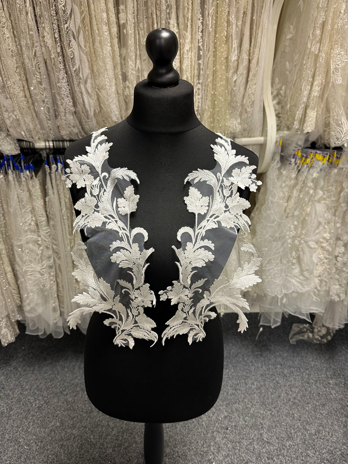 Ivory Embroidered Lace Appliques - MT4018