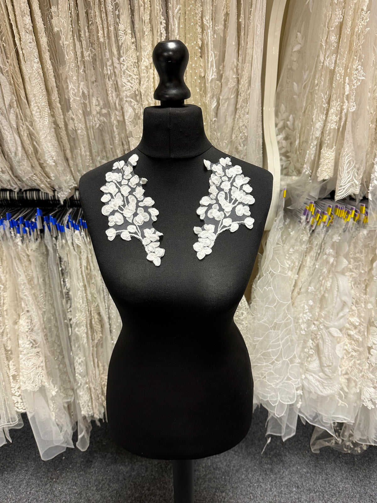 Ivory Embroidered Lace Appliques - MT8007