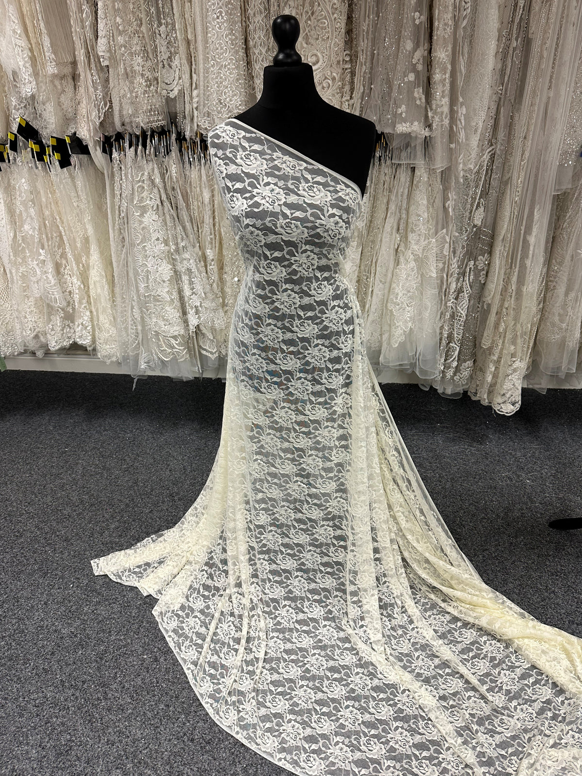 Ivory Raschel Stretch Lace – Matina