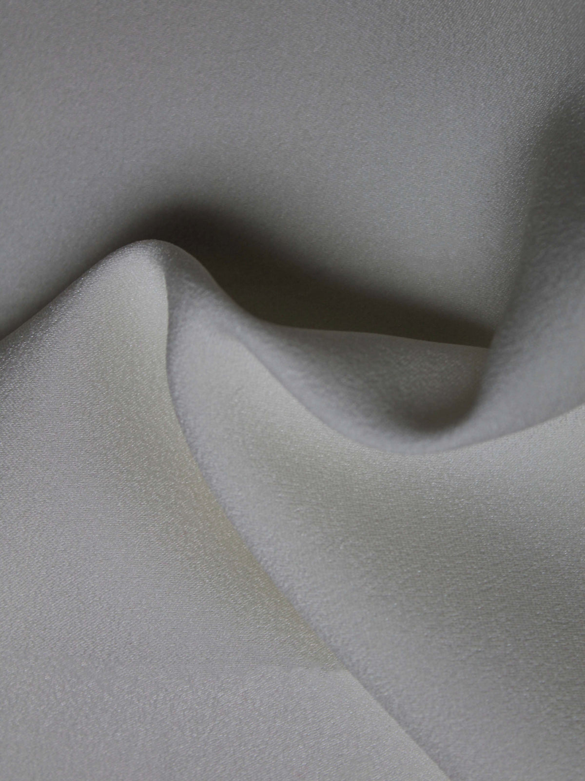 Ivory Satin Back Crepe - P31W