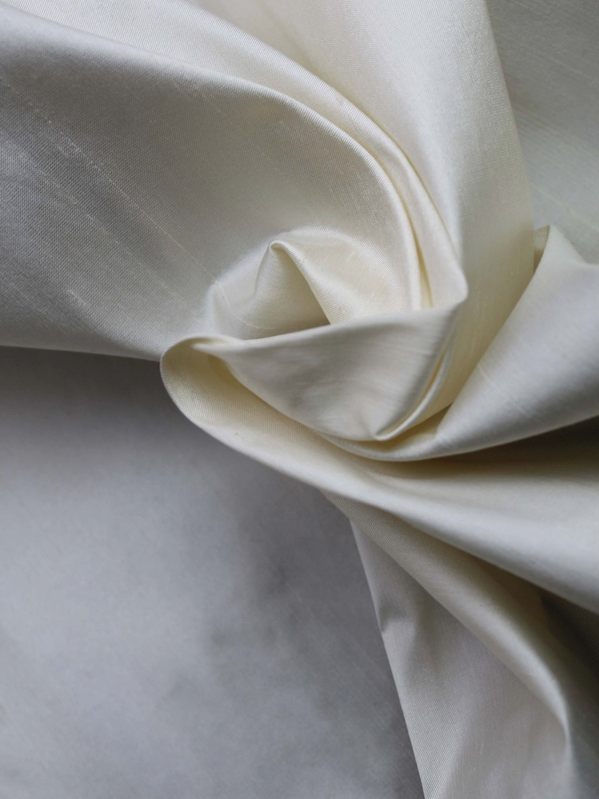Pale Ivory Silk Dupion 150cm - P402