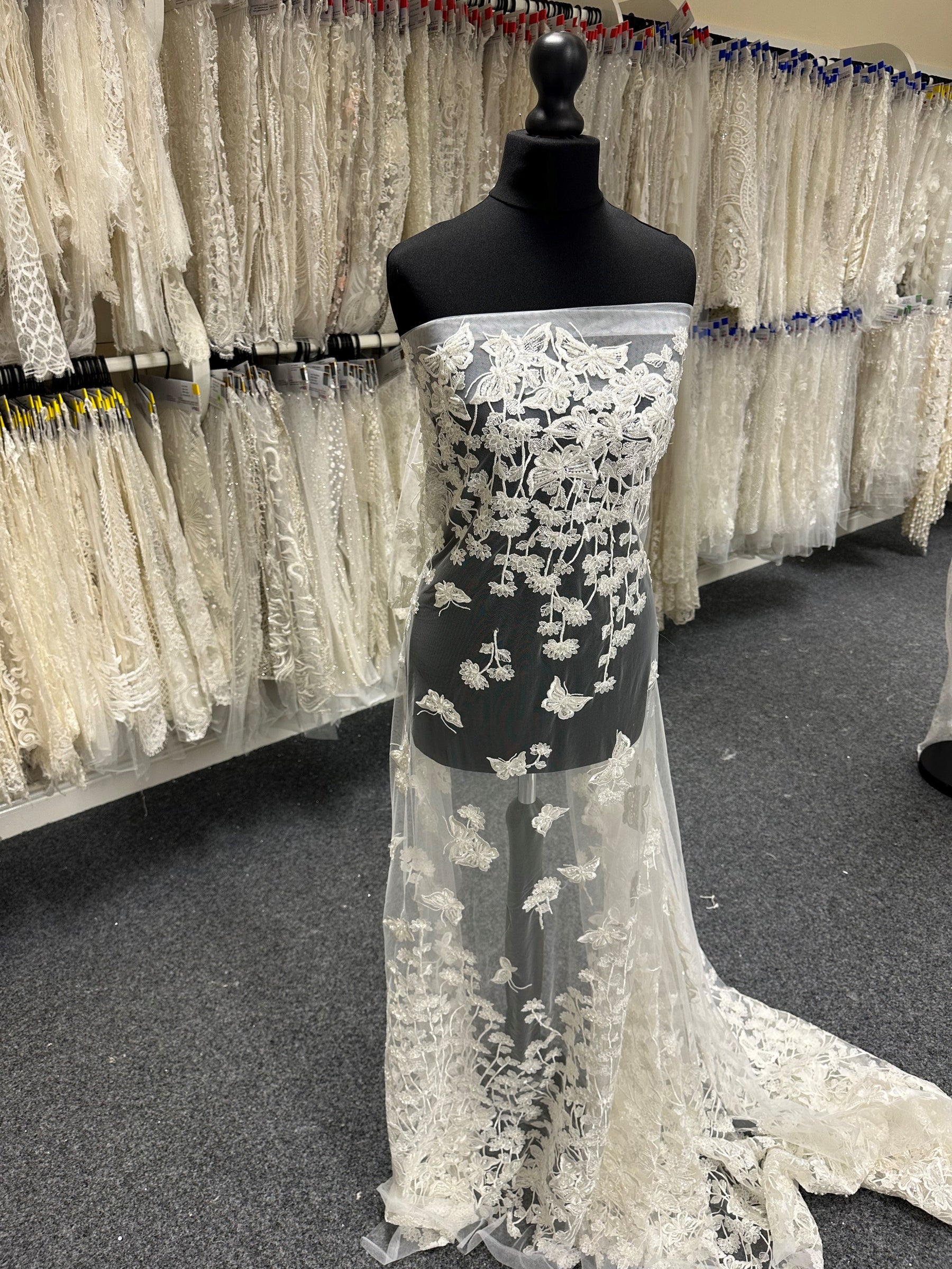 Ivory Embroidered Lace - Renée
