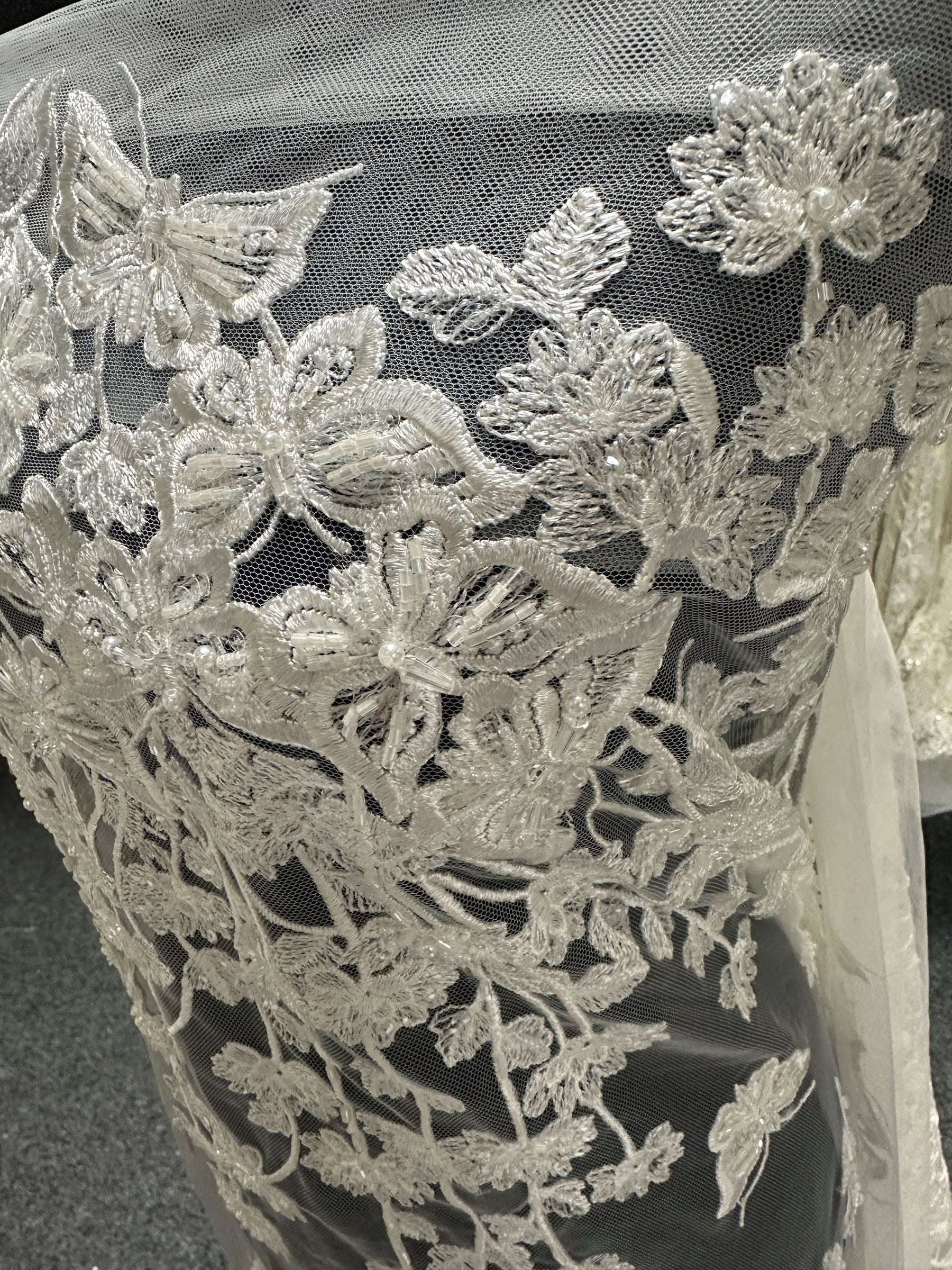 Ivory Embroidered Lace - Renée