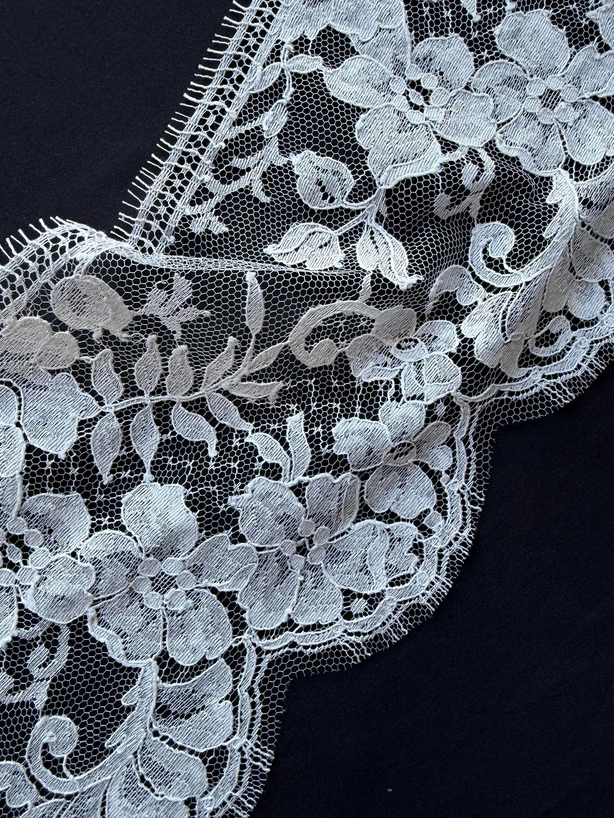 Pale Ivory Chantilly Lace Trim - Rizawana