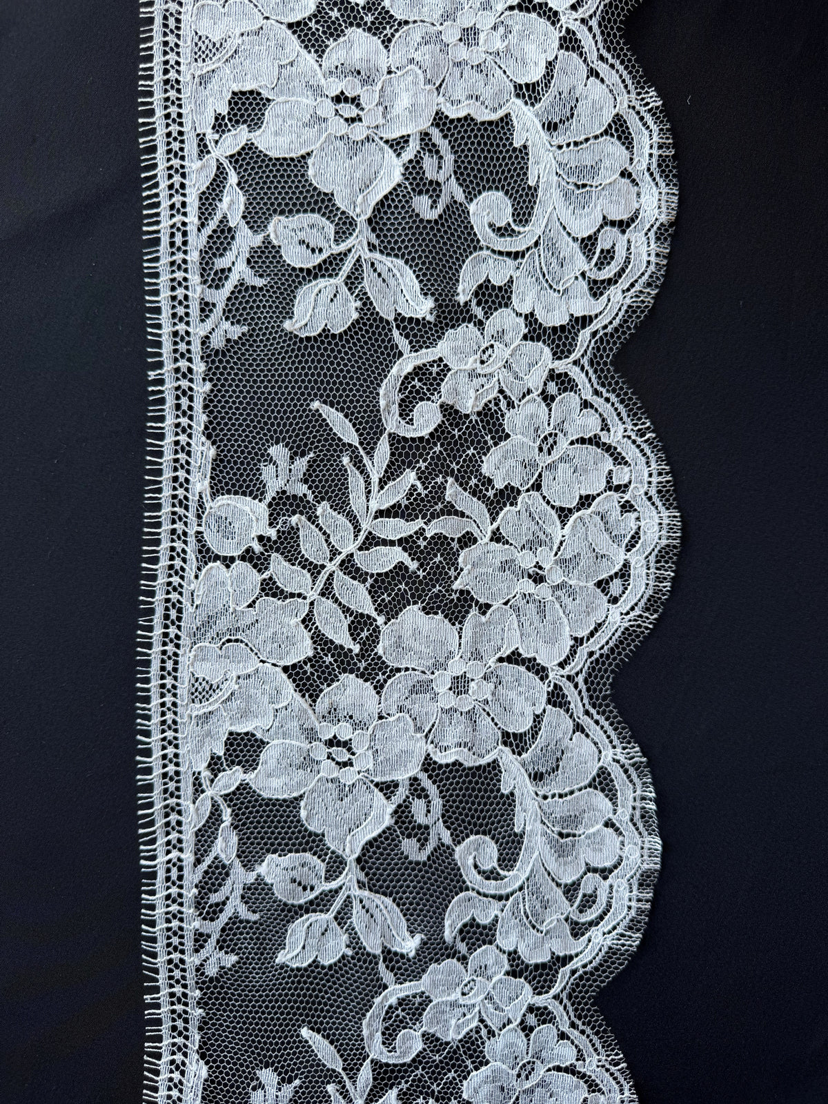 Pale Ivory Chantilly Lace Trim - Rizawana