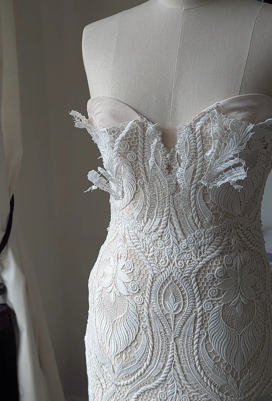 Ivory Guipure Lace – Romane