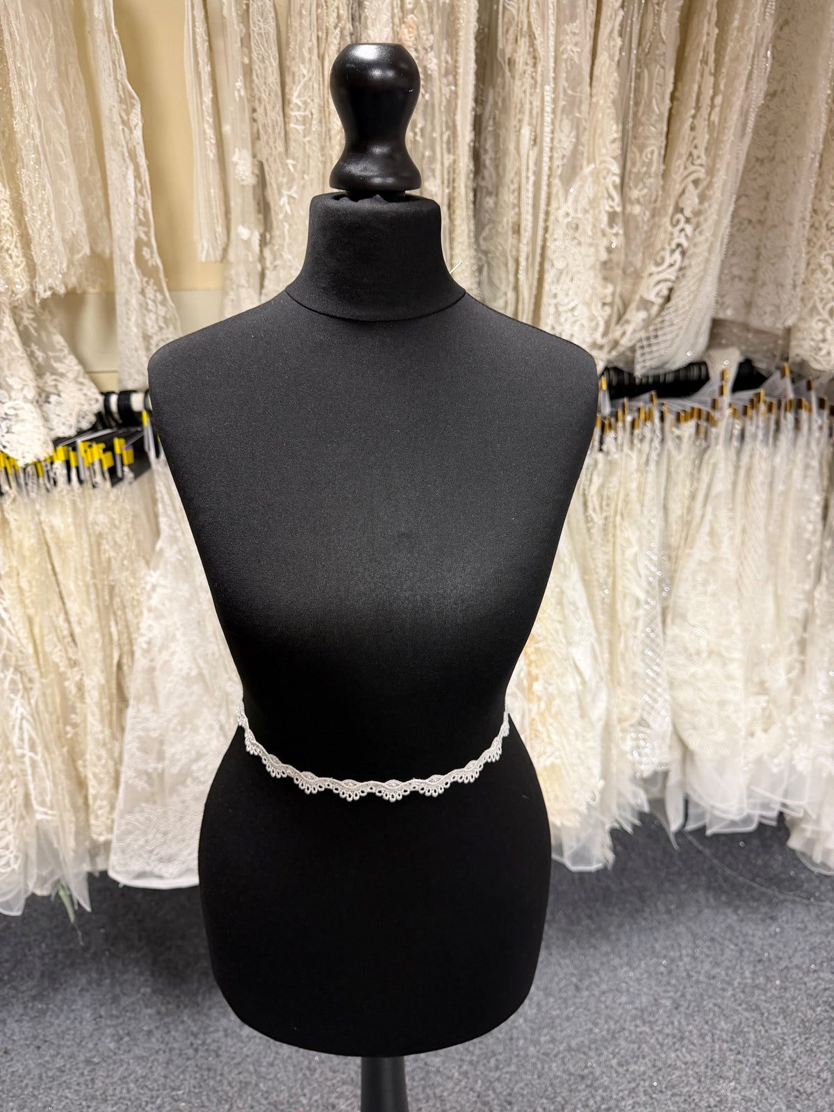 Ivory Guipure Lace Trim - T359