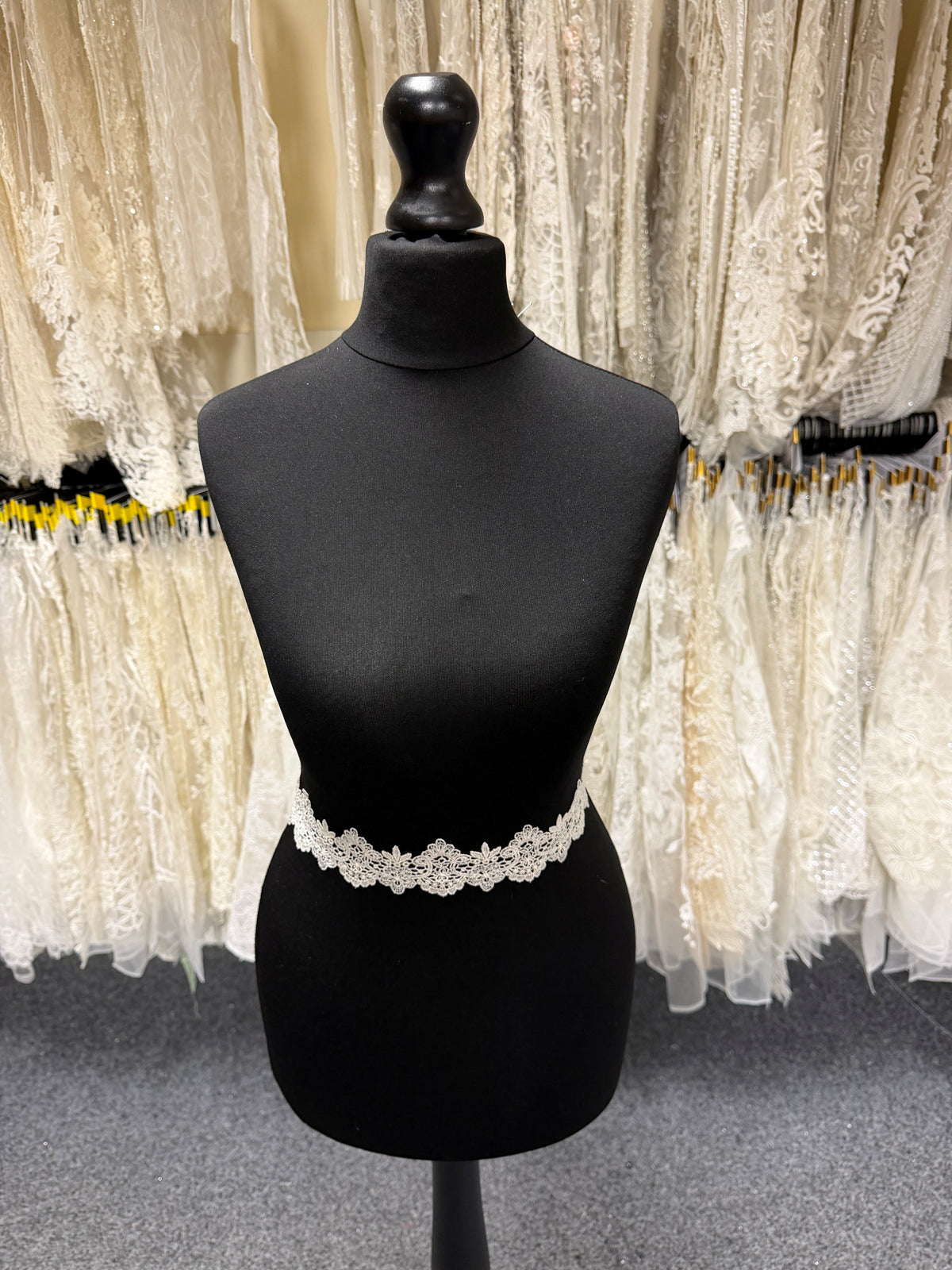 Dark Ivory Guipure Lace Trim – T435
