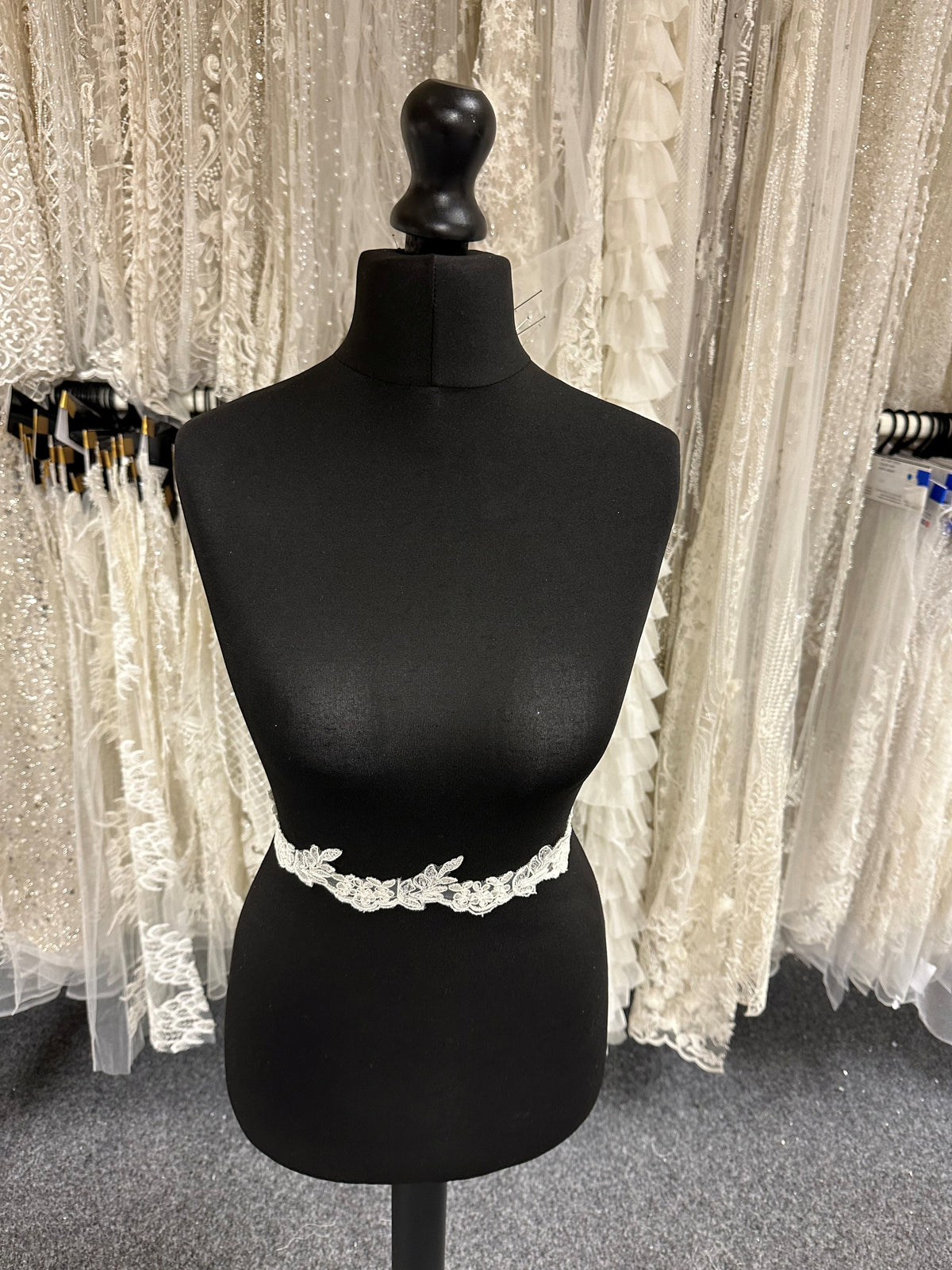 Ivory Corded Lace Trim - T58