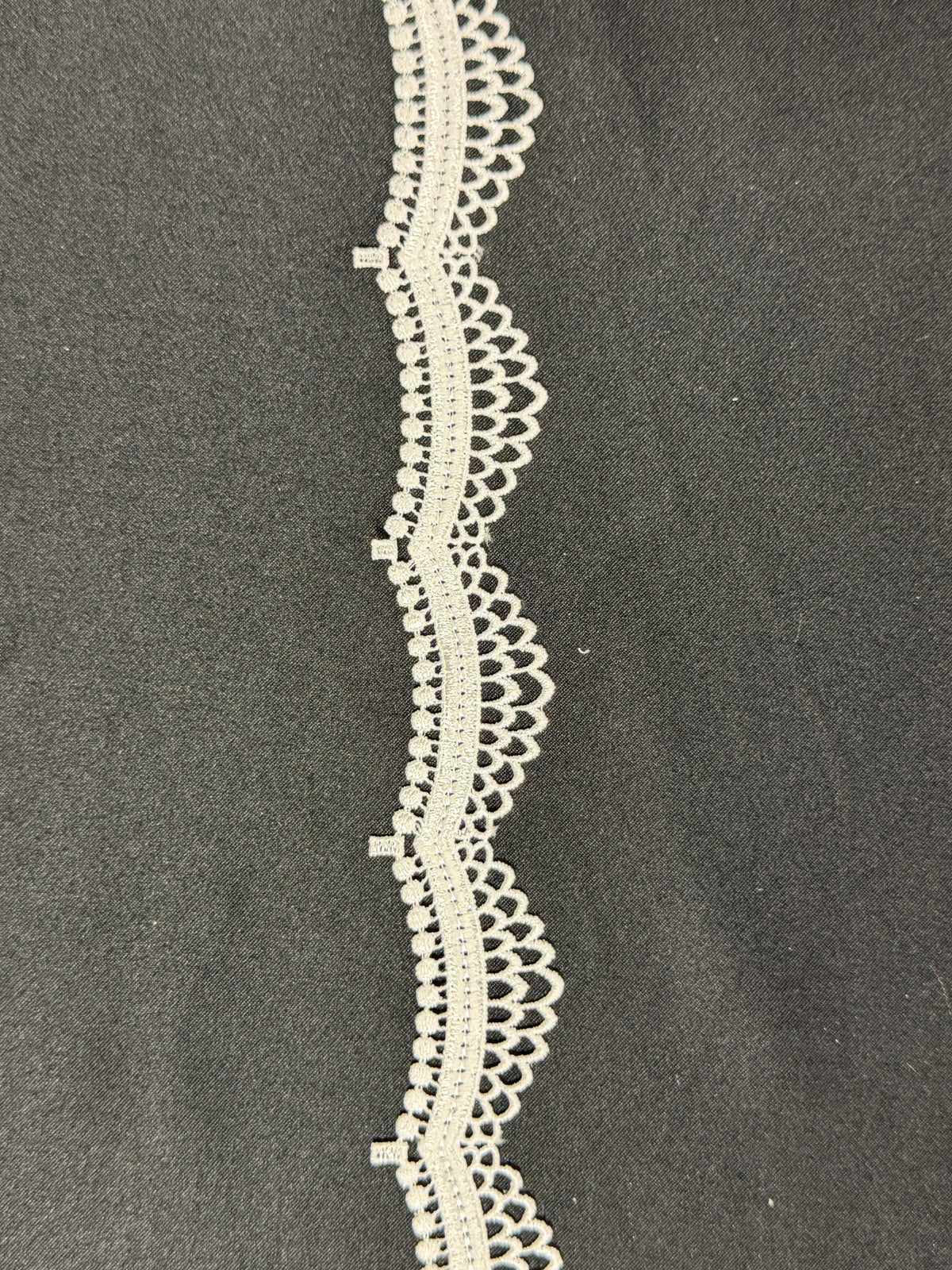 Ivory Lace Trim - T938